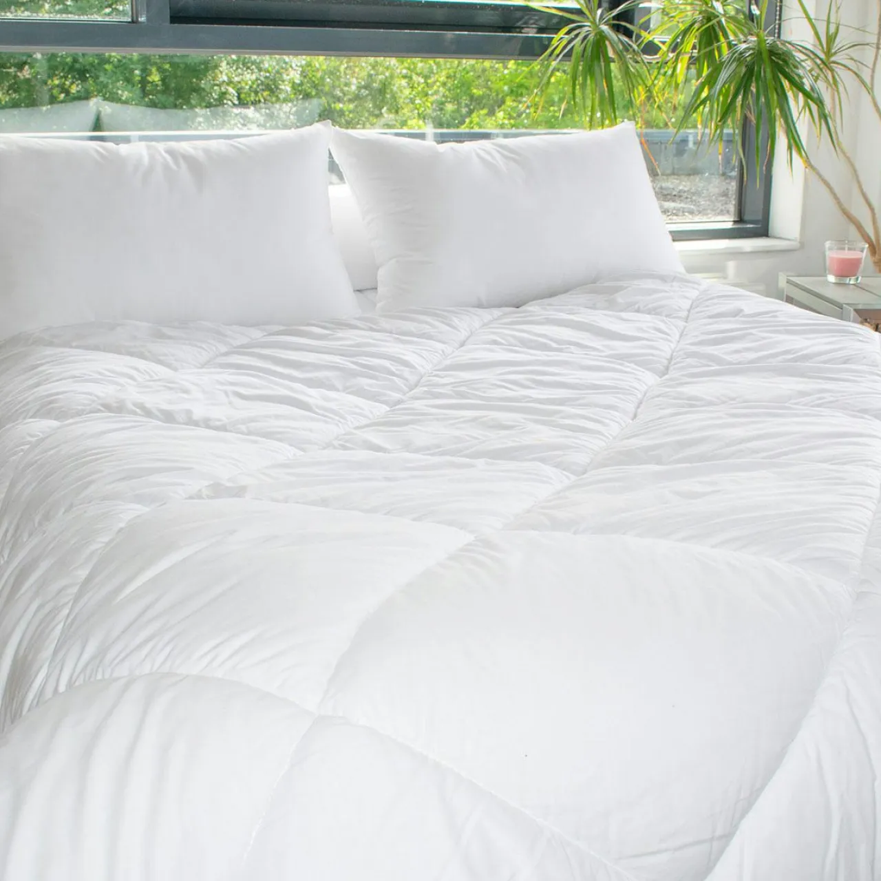 EMINZA Couette Chaude (240 x 220 cm) Microfibre Lavable à 95°C he Blanc New
