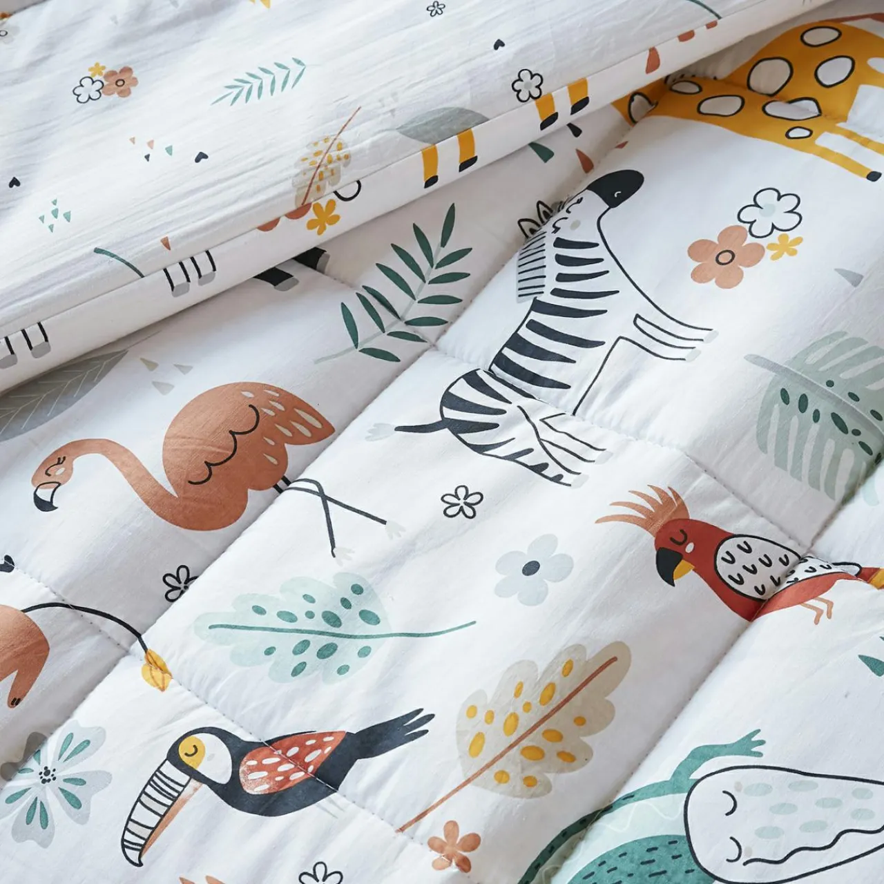 L'effet papillon Couette imprimée enfant coton et deux taies d'oreiller (240 x 220 cm) Savane Multicolore Best