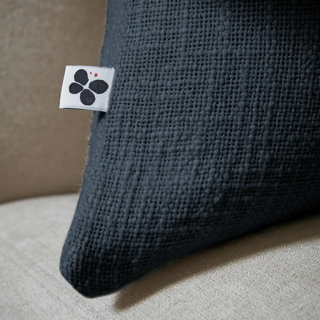 L'EFFET PAPILLON Coussin carré coton (45 x 45 cm) Sixtine Bleu nuit Clearance