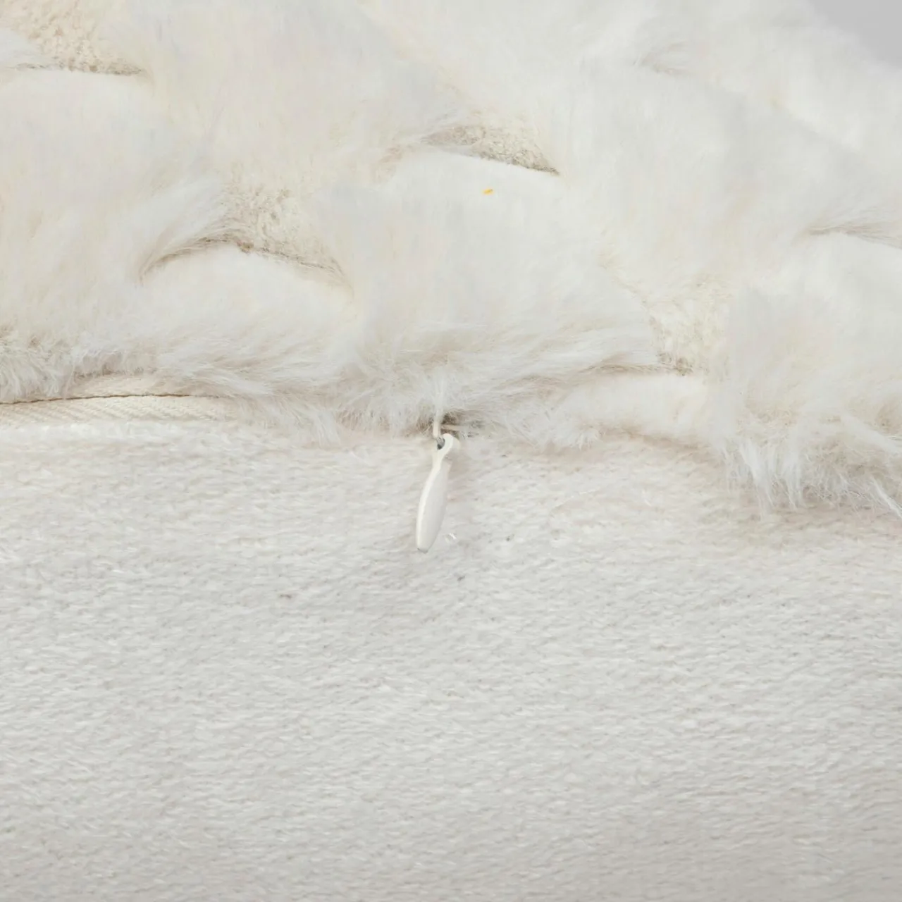 Atmosphera, cru017dateur d'intu017drieur Coussin rectangulaire fausse fourrure (38 x 58 cm) Adriel Beige Hot