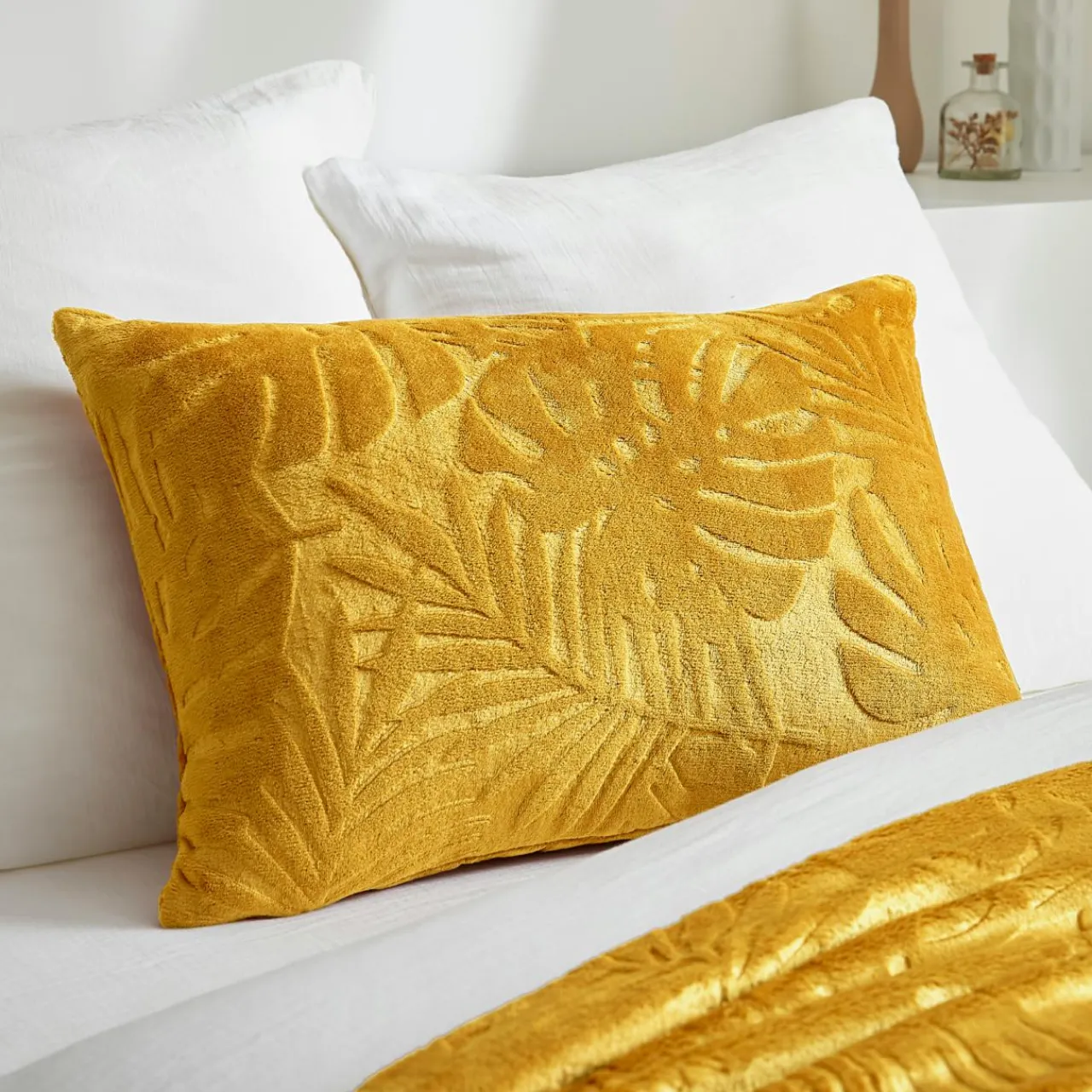 EMINZA Coussin rectangulaire flanelle (40 x 60 cm) Flore Jaune moutarde Discount