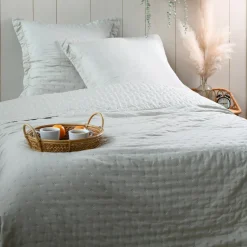 STOF Couvre-lit matelassé avec deux taies d'oreiller (260 x 240 cm) Cléo Ecru Discount