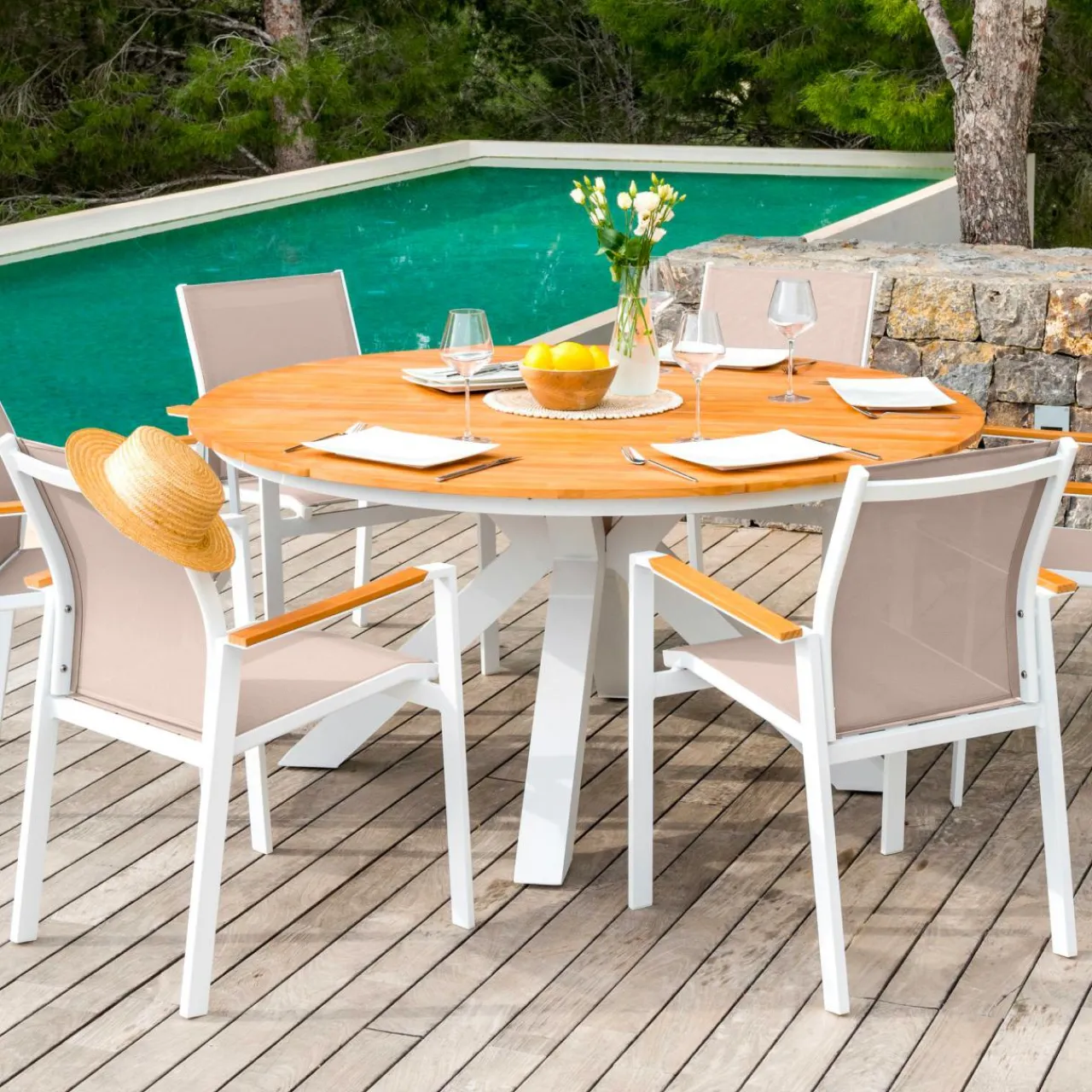 MOBELLIA Fauteuil de jardin aluminium et bois teck empilable Bali Blanc