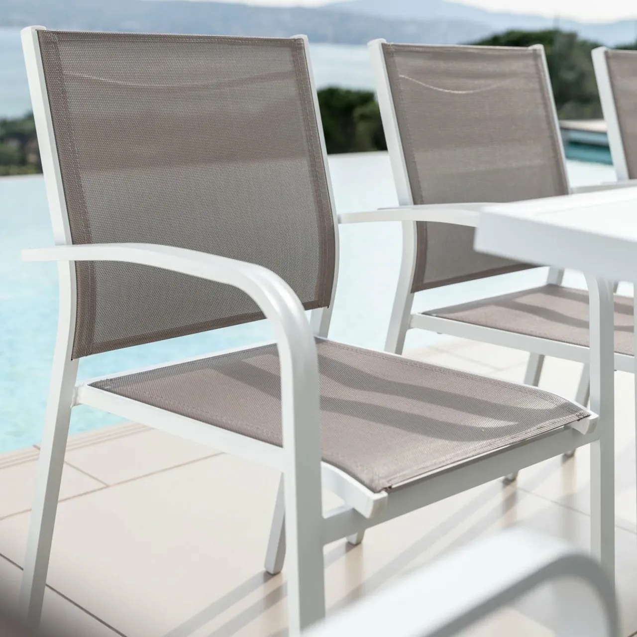 MOBELLIA Fauteuil de jardin aluminium empilable Murano Blanc et taupe Taupe clair Online