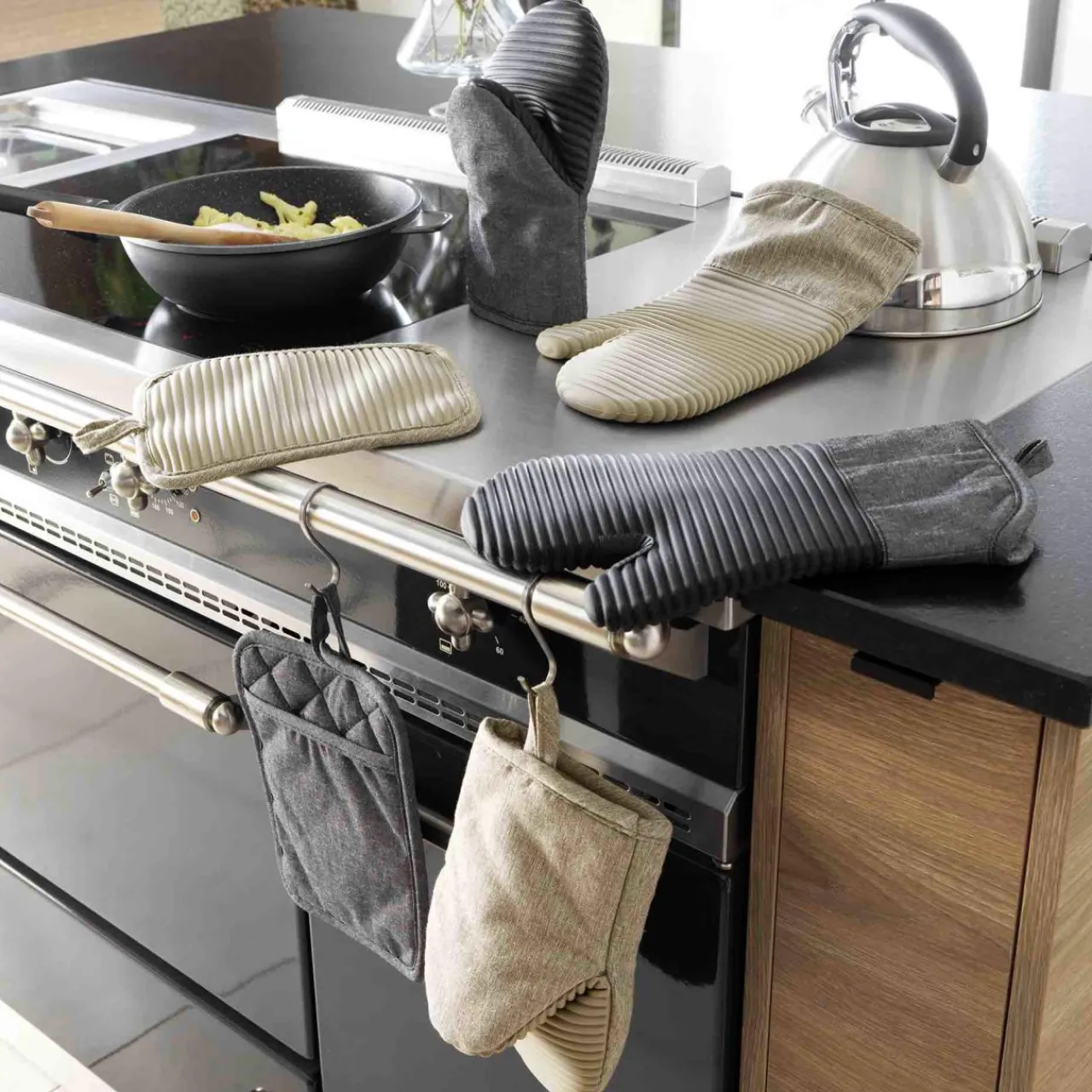 douceur d'intu017drieur Gant de cuisine ambidextre coton (30x18 cm) Adam Beige