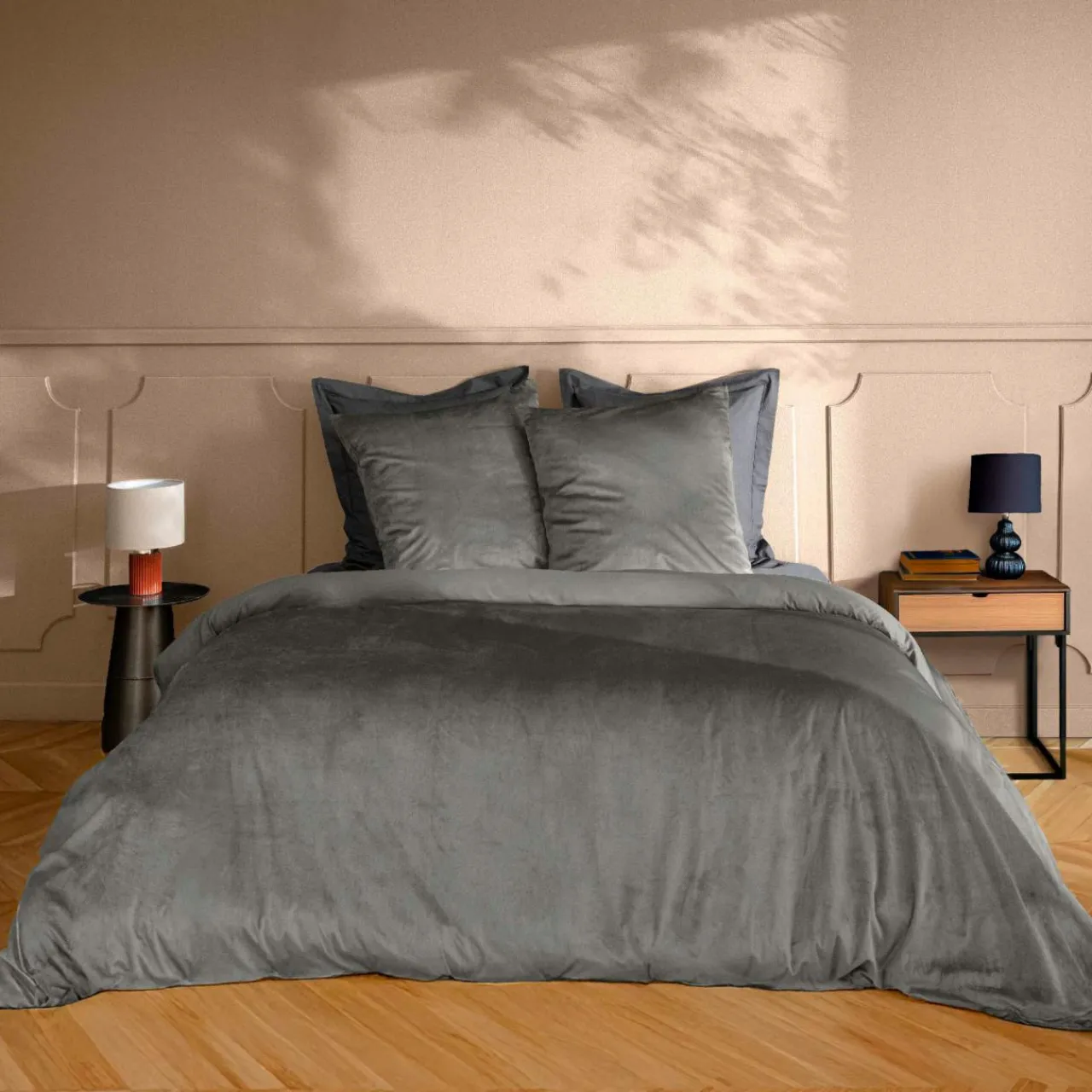 douceur d'intu017drieur Housse de couette et deux taies d'oreiller velours (240 x 220 cm) Velina Gris Anthracite Clearance