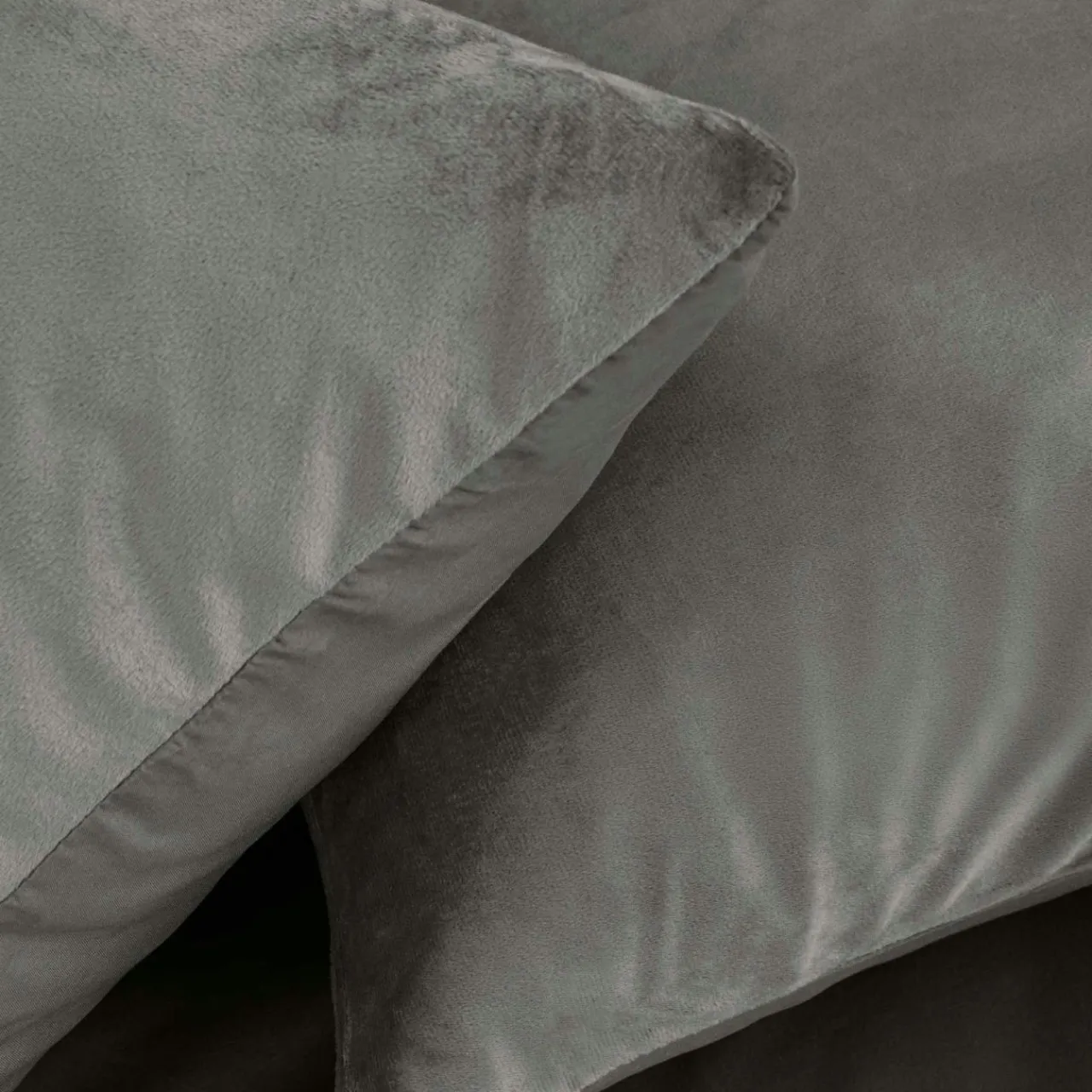 douceur d'intu017drieur Housse de couette et deux taies d'oreiller velours (240 x 220 cm) Velina Gris Anthracite Clearance