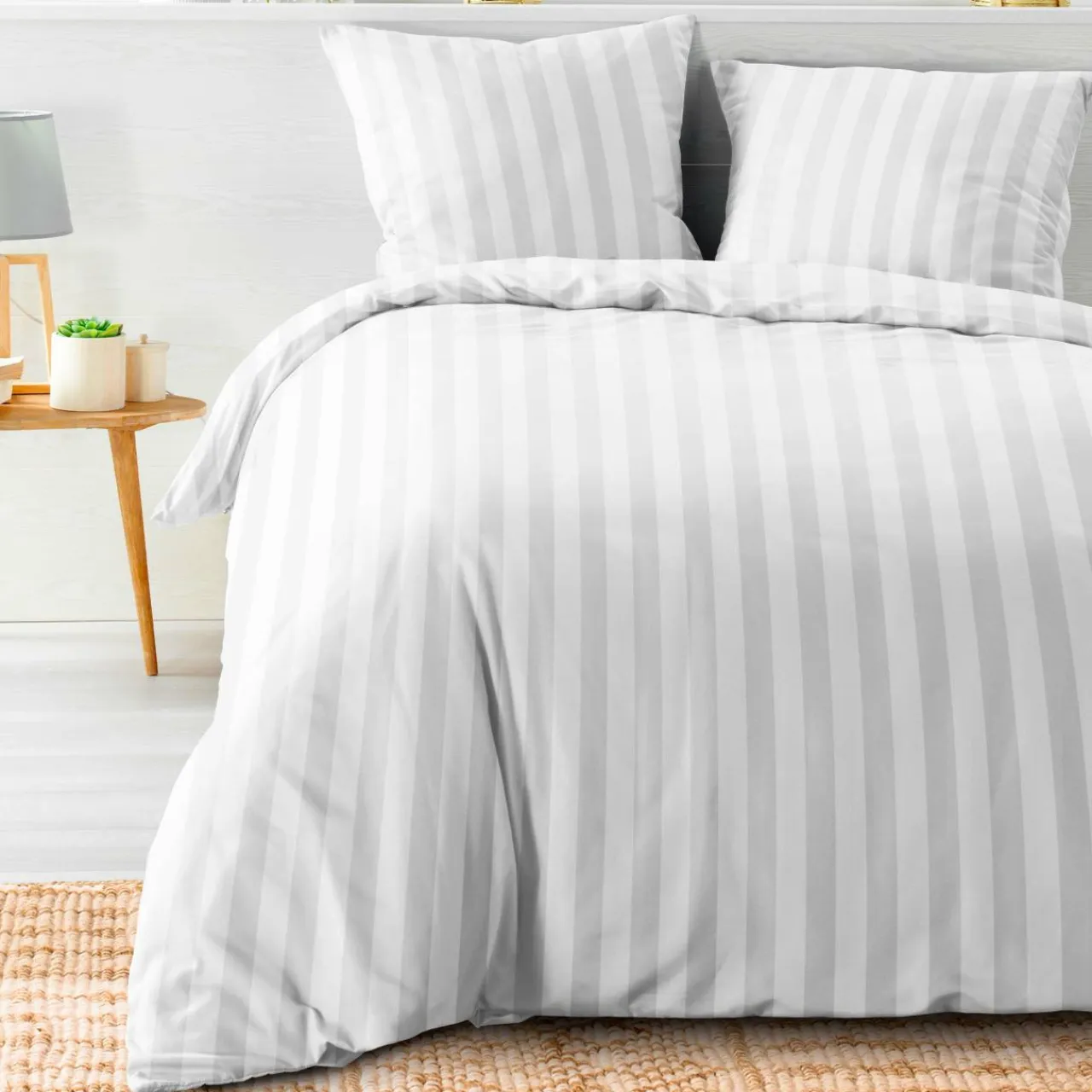douceur d'intu017drieur Housse de couette et deux taies microfibre (240 x 220 cm) Cleo he Blanc
