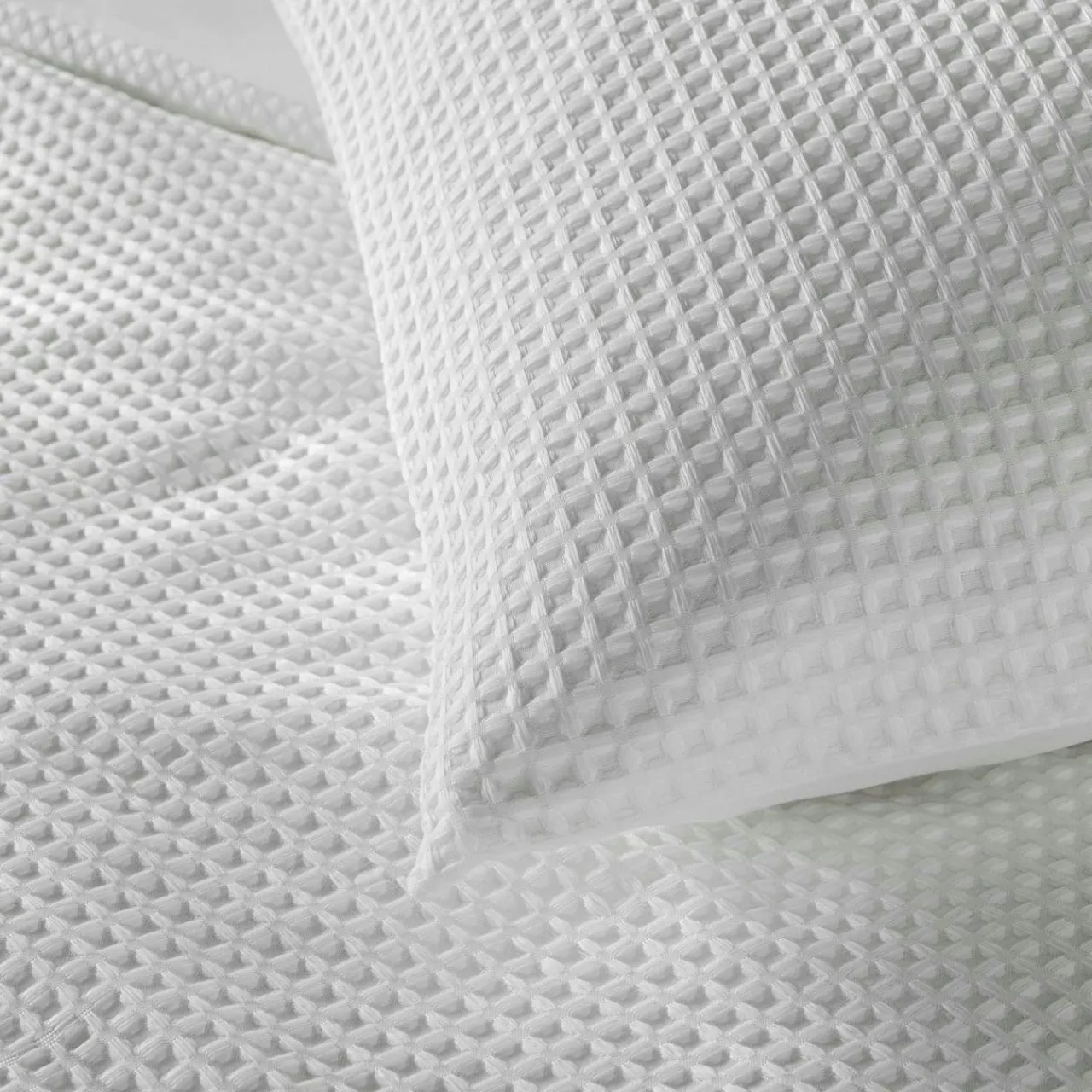 douceur d'intu017drieur Housse de couette et deux taies d'oreiller effet nid d'abeille (240 x 220 cm) Abelia Blanc Clearance
