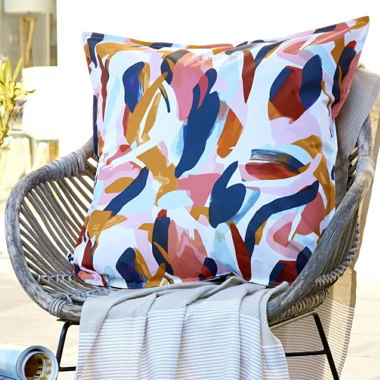 L'effet papillon Housse de coussin extérieur carrée (60 x 60 cm) Julianne Multicolore
