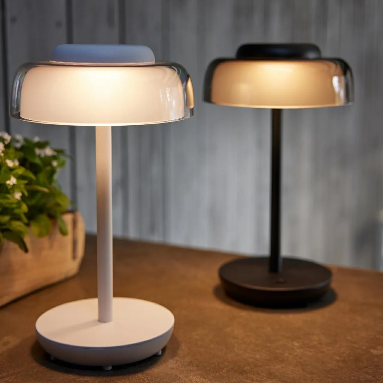 #N/A Lampe de table sans fil rechargeable USB 18 LED (H28 cm) Tribeca Blanc Hot