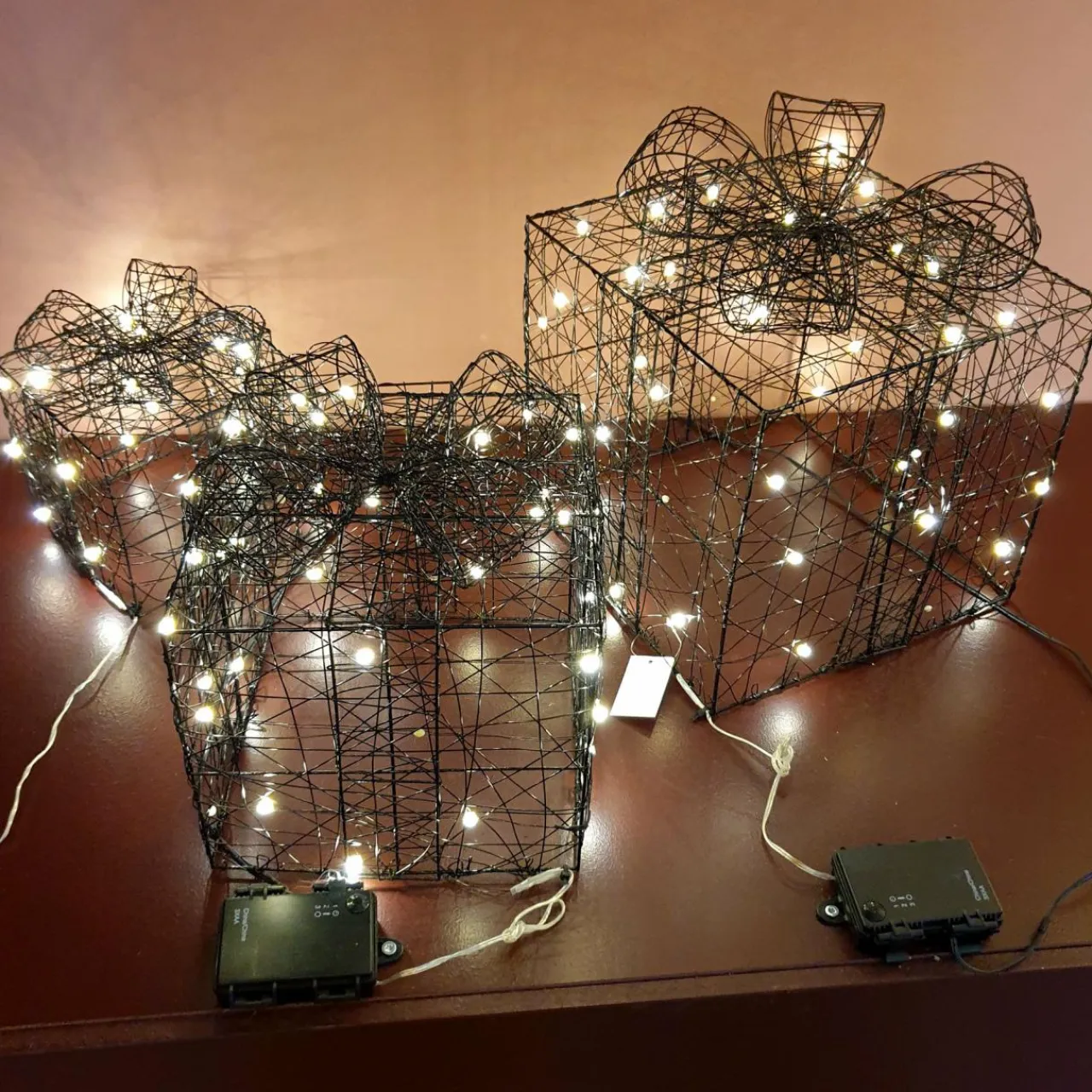 KAEMINGK Lot de 3 cadeaux lumineux à piles 90 LED (H28 cm) Féerie Blanc chaud Clearance