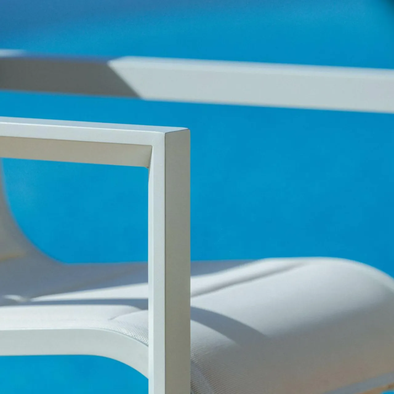 MOBELLIA Lot de 2 fauteuils de jardin en aluminium Elba Blanc Sale