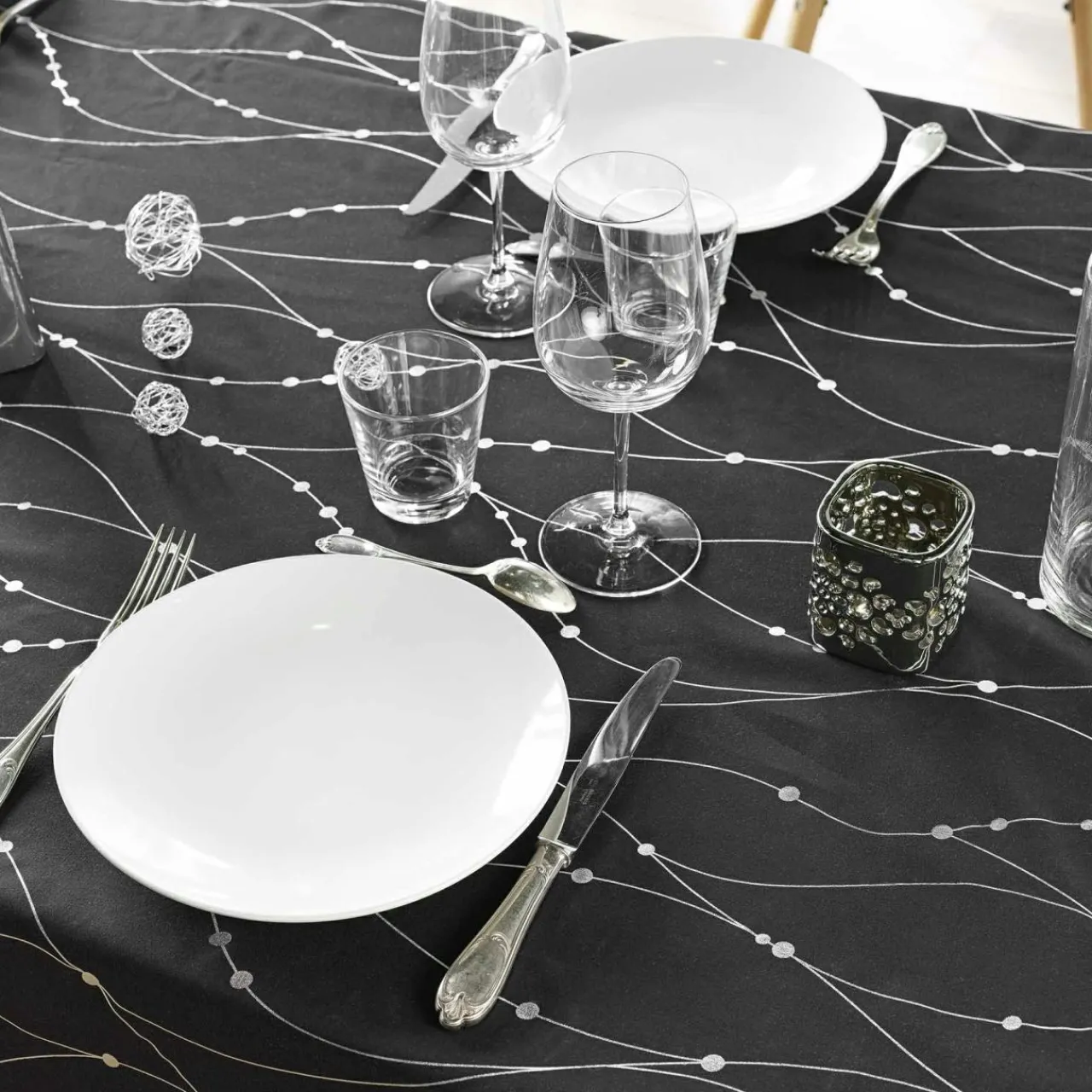 Douceur d interieur Nappe de Noël rectangulaire (140 x 240 cm) Astrelia et argent Noir