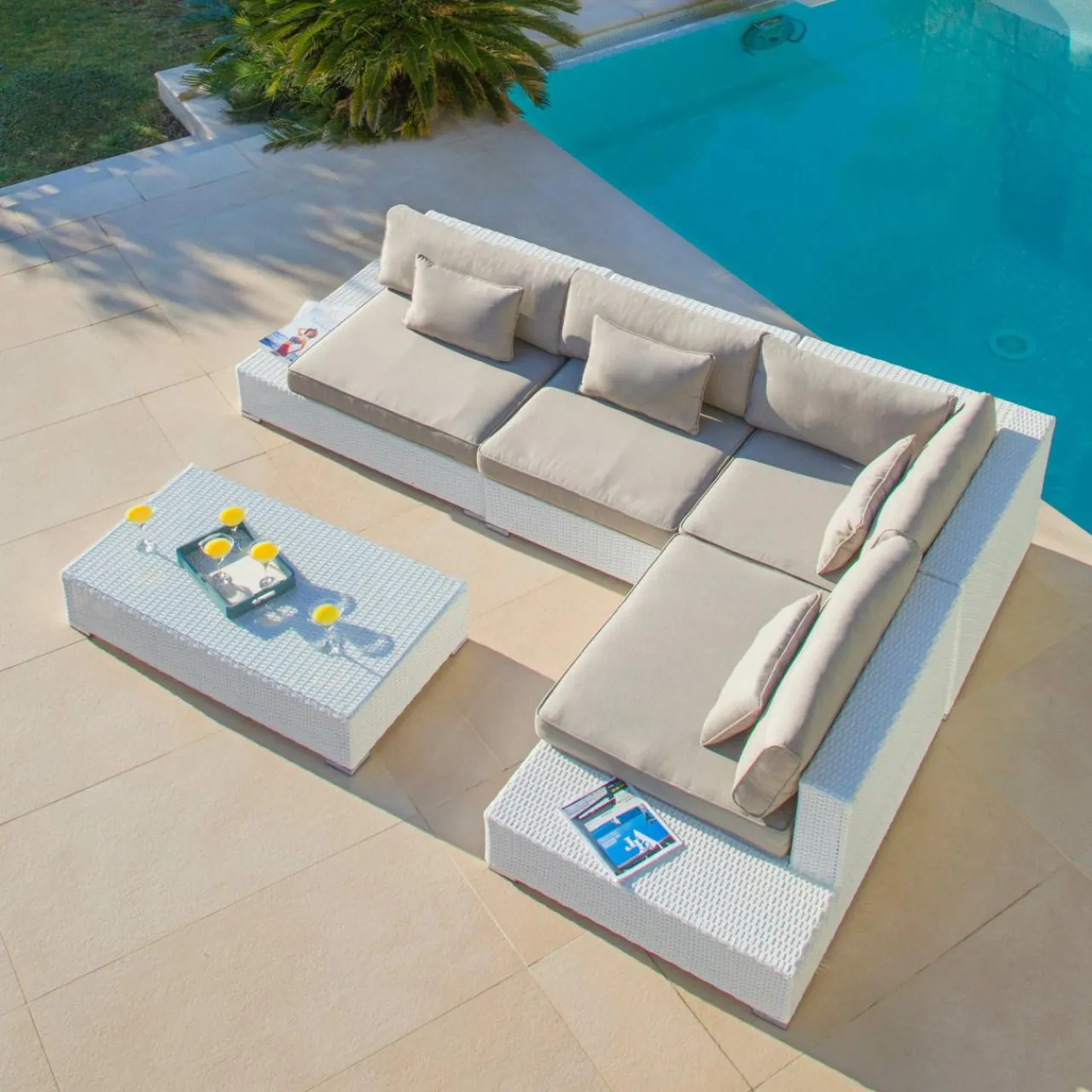 MOBELLIA Salon de jardin d'angle en résine tressée 5 places Palma Blanc et taupe Tressé Blanc - Taupe Outlet