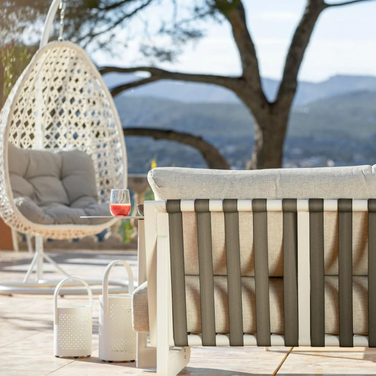 MOBELLIA Salon de jardin en aluminium 7 places Long Beach Blanc Sale