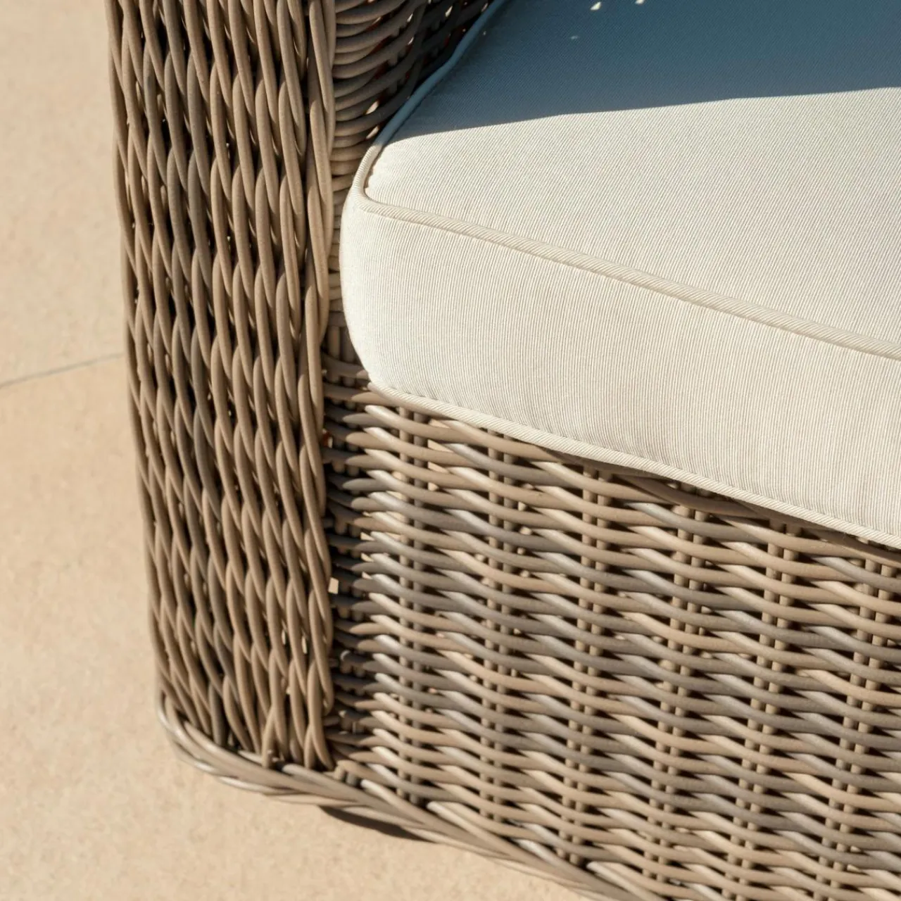 MOBELLIA Salon de jardin en résine tressée 4 places 4 pcs Calvi Sepia et beige Tressé Sepia - Beige Hot
