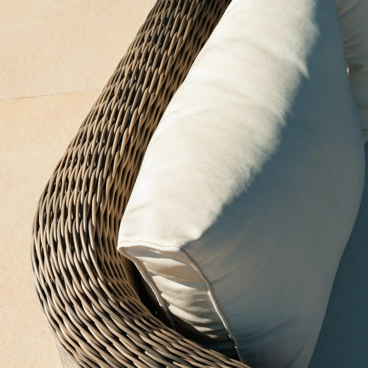 MOBELLIA Salon de jardin en résine tressée 4 places 4 pcs Calvi Sepia et beige Tressé Sepia - Beige Hot