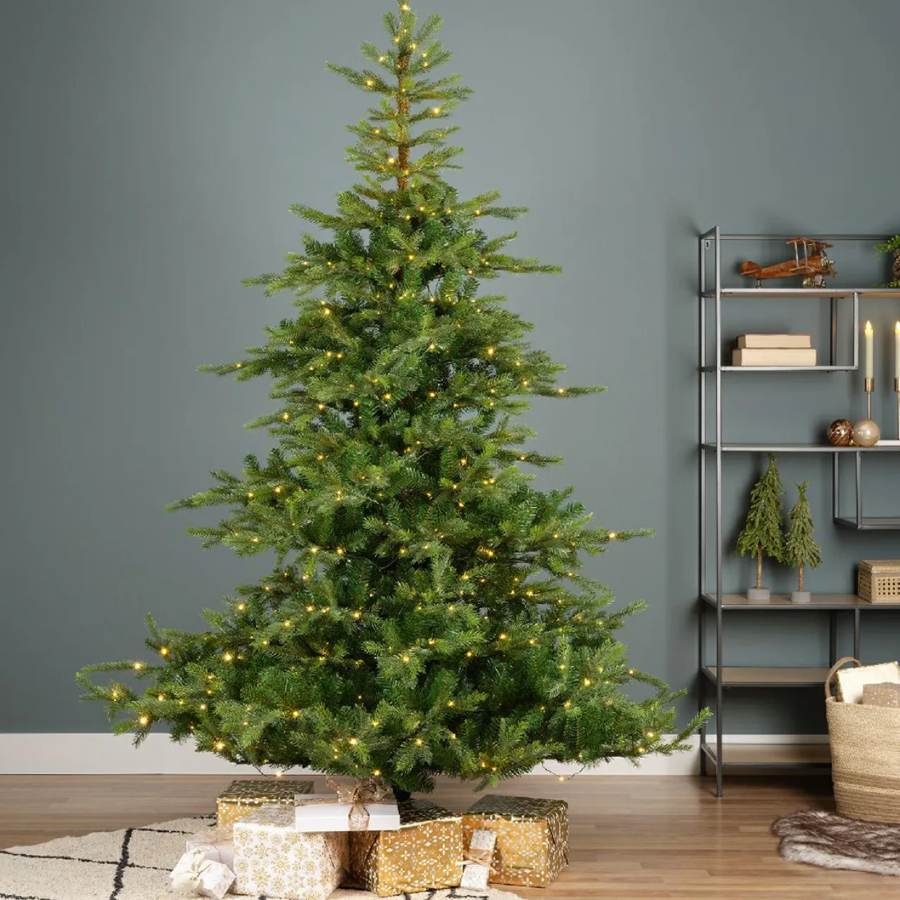 EMINZA Sapin de Noël artificiel lumineux 700 LED (H240 cm) Glorious Vert sapin Sapin vert lumineux Discount