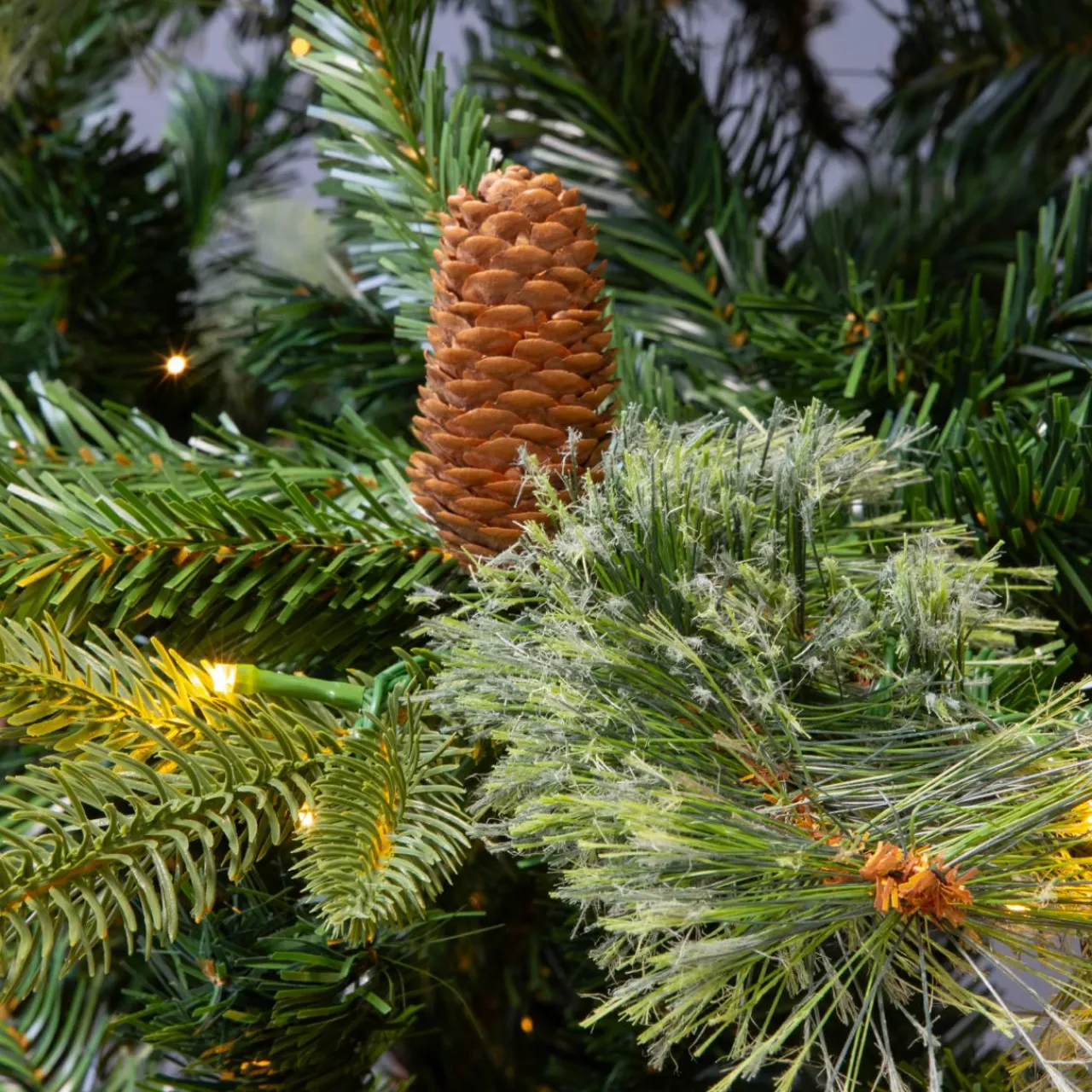 EMINZA Sapin de Noël artificiel lumineux (H240 cm) Washington Luxe Vert sapin Sapin vert lumineux Best