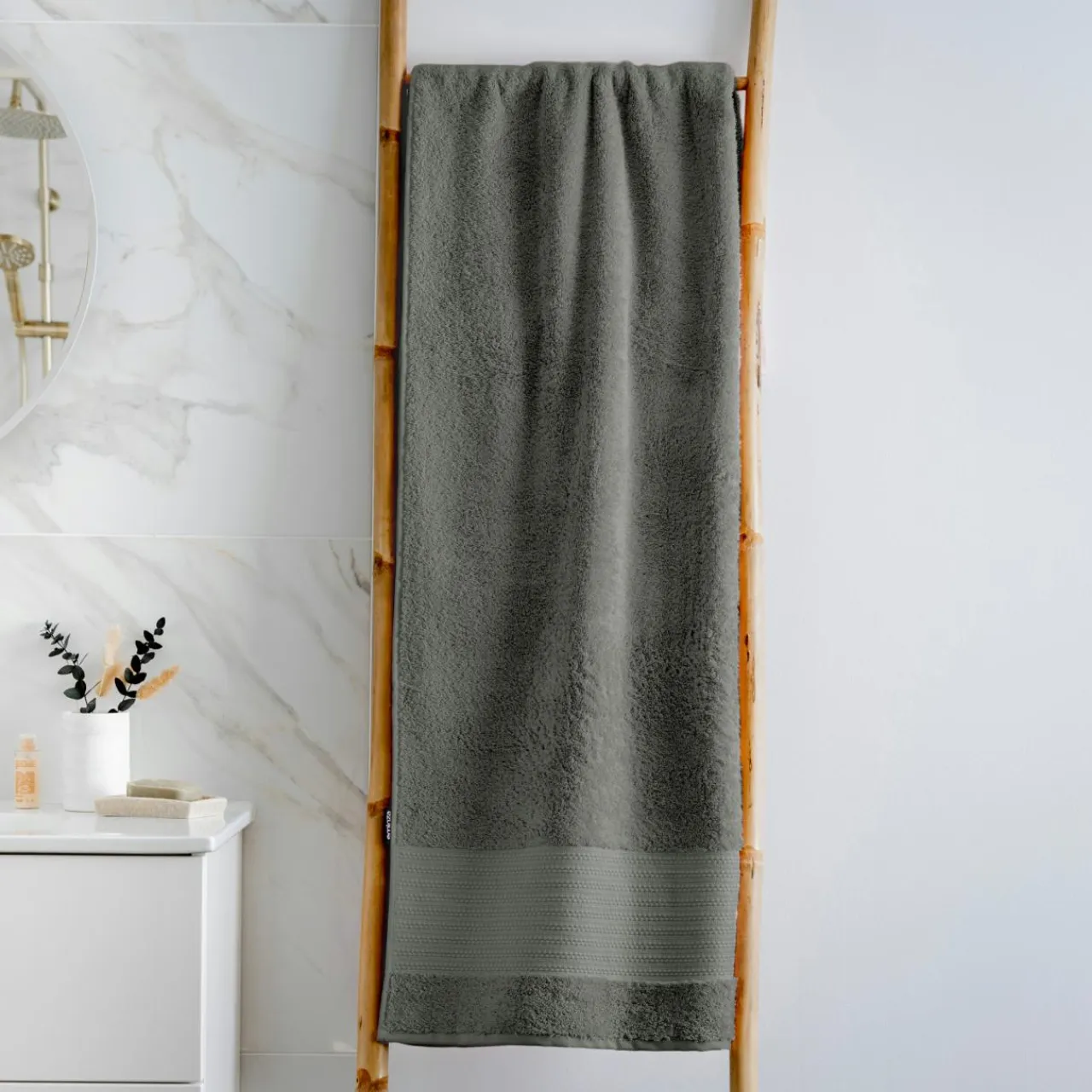 EMINZA Serviette de bain coton bio (90 x 150 cm) Méline Vert romarin Hot