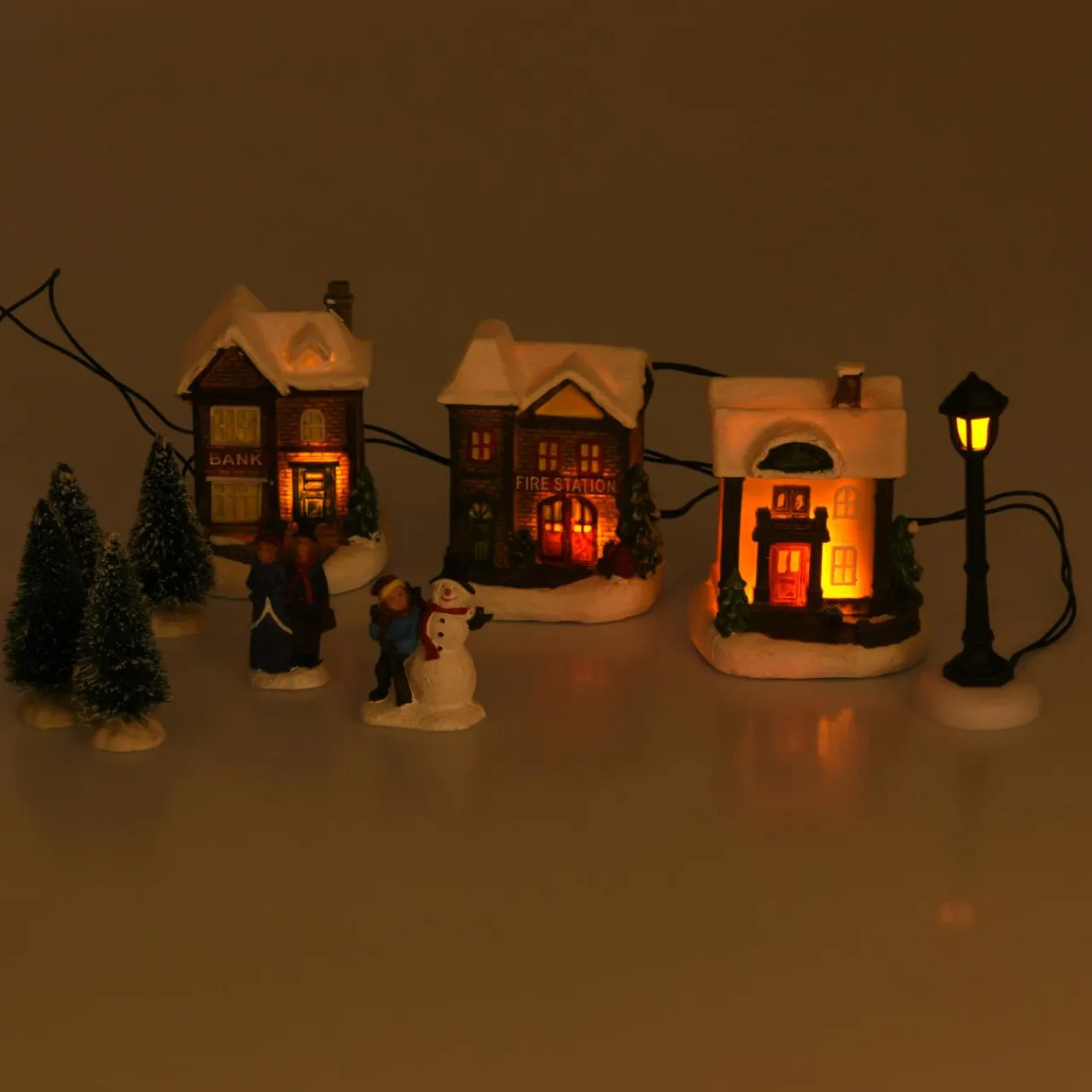 KOOPMAN Set complet village illuminé à piles Oslo Online
