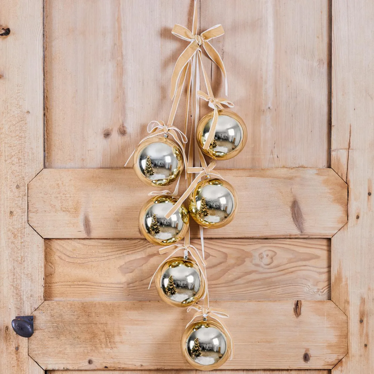 JJA Suspension de Noël (H70 cm) Boules et nœud velours Dé Or Sale
