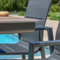 MOBELLIA Table de jardin carrée en aluminium 8 places (136 x 136 cm) Amalfi Gris Anthracite Outlet