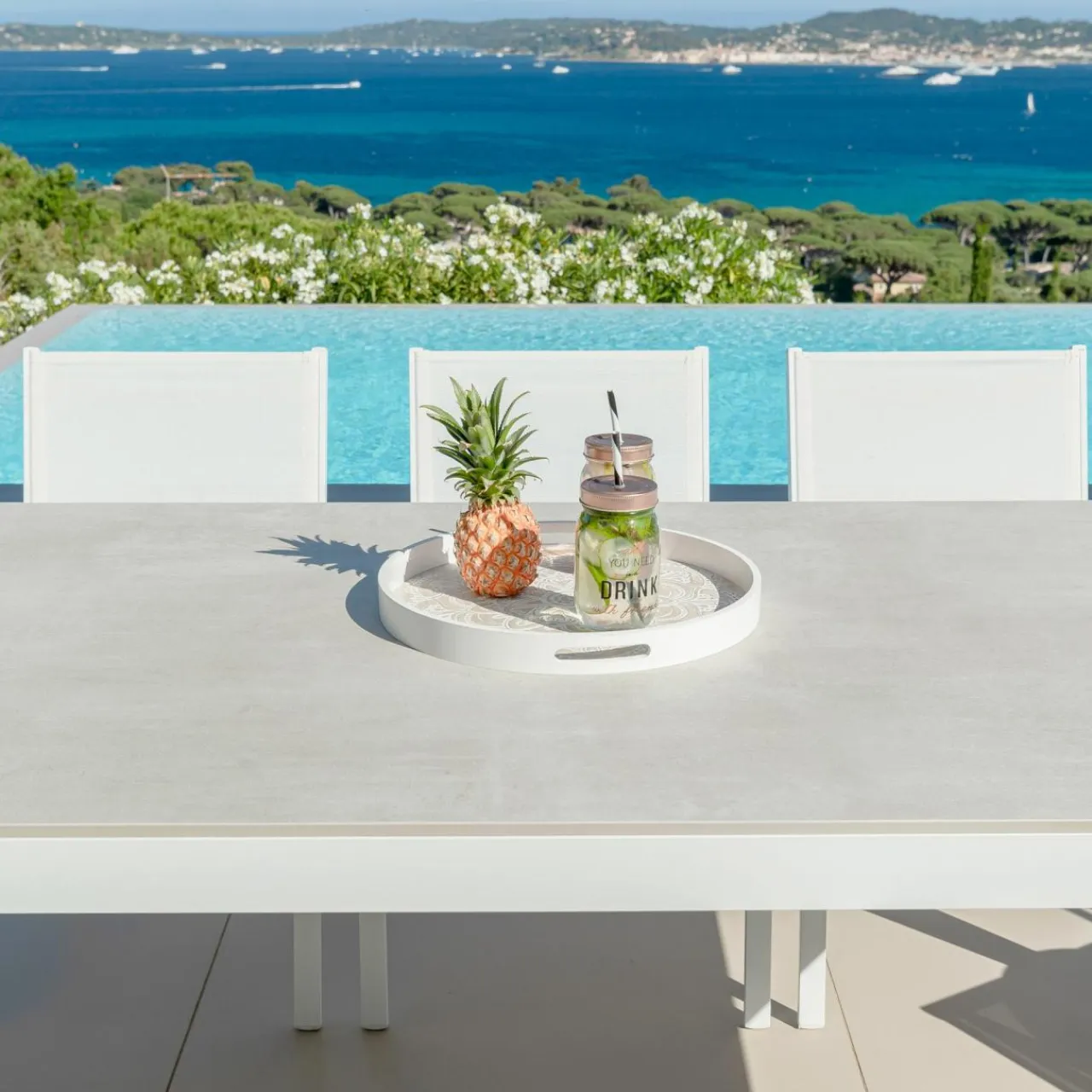 MOBELLIA Table de jardin en aluminium et céramique 8 places (180 x 90 cm) Kore Blanc et Gris clair