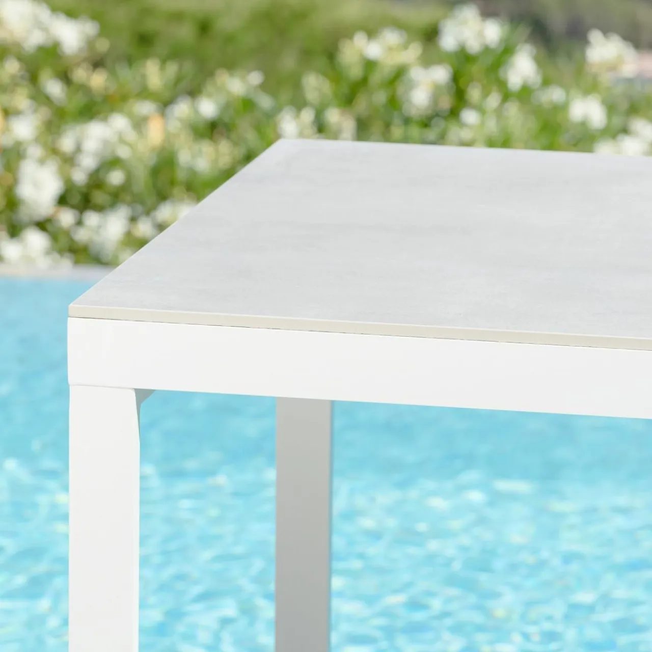 MOBELLIA Table de jardin en aluminium et céramique 8 places (180 x 90 cm) Kore Blanc et Gris clair