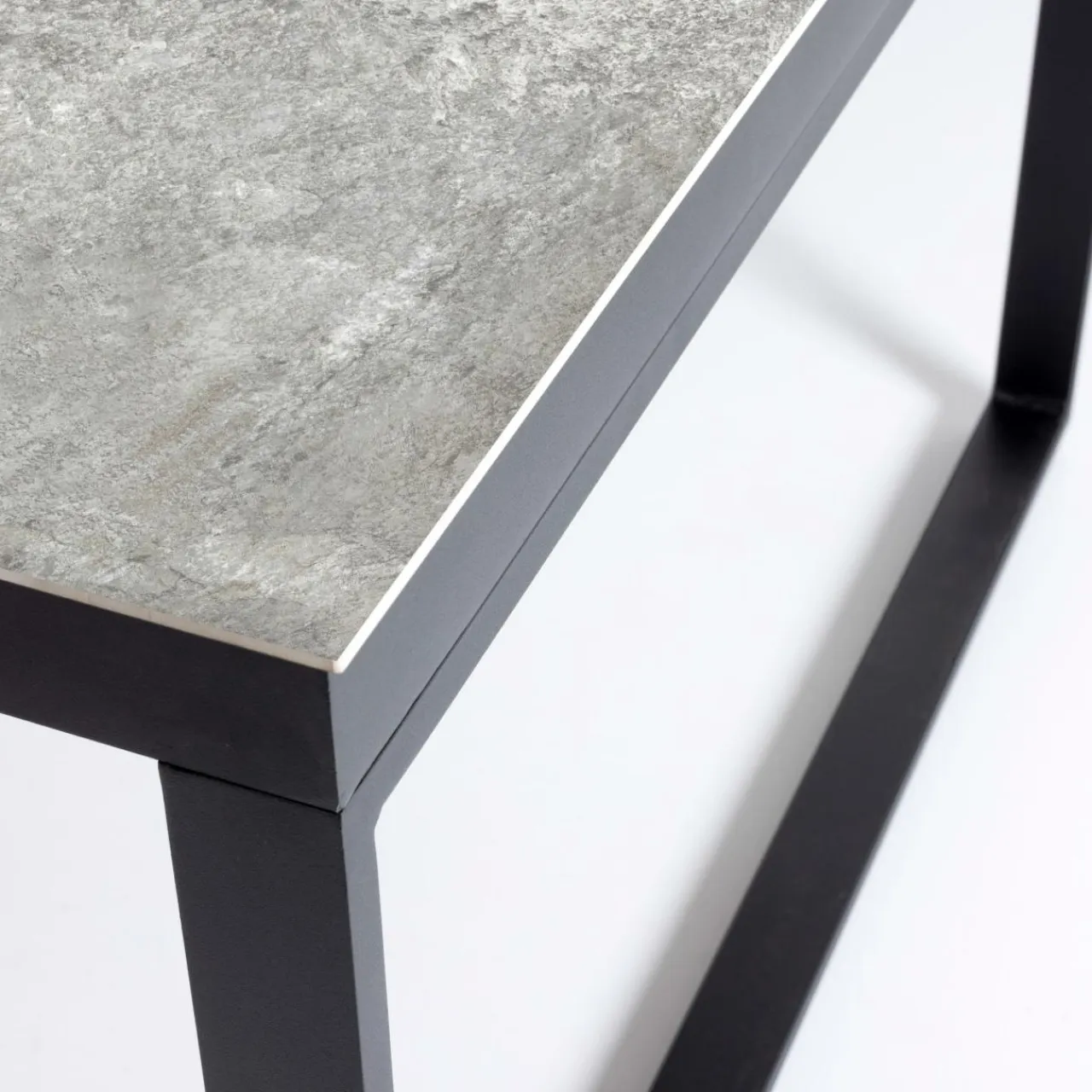 MOBELLIA Table de jardin en aluminium et céramique 10 places (240 x 120 cm) Kore Gris et gris anthracite Effet Pierre gris - gris anthracite Hot