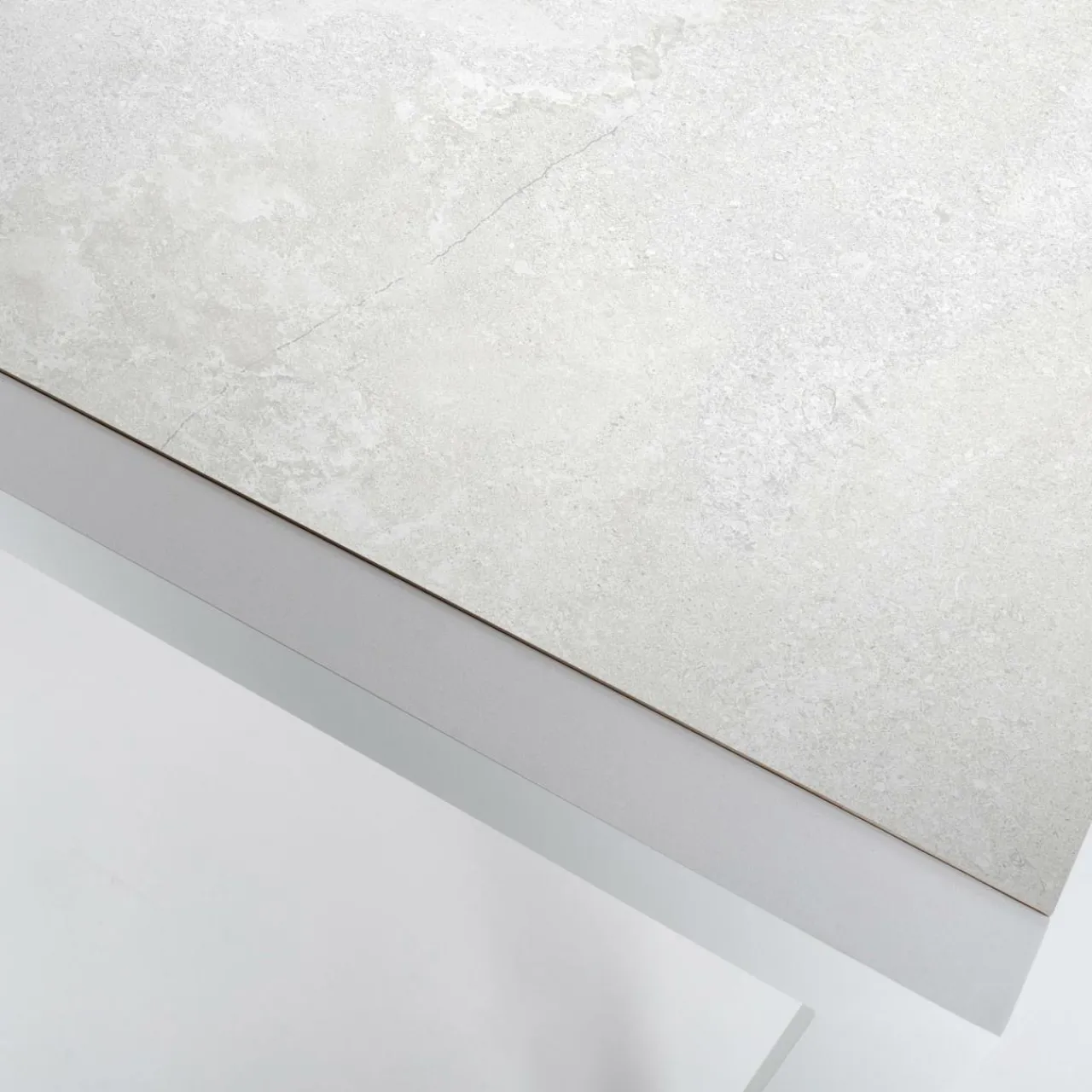 MOBELLIA Table de jardin en aluminium et céramique 6 places (150 x 75 cm) Modena Blanc Discount