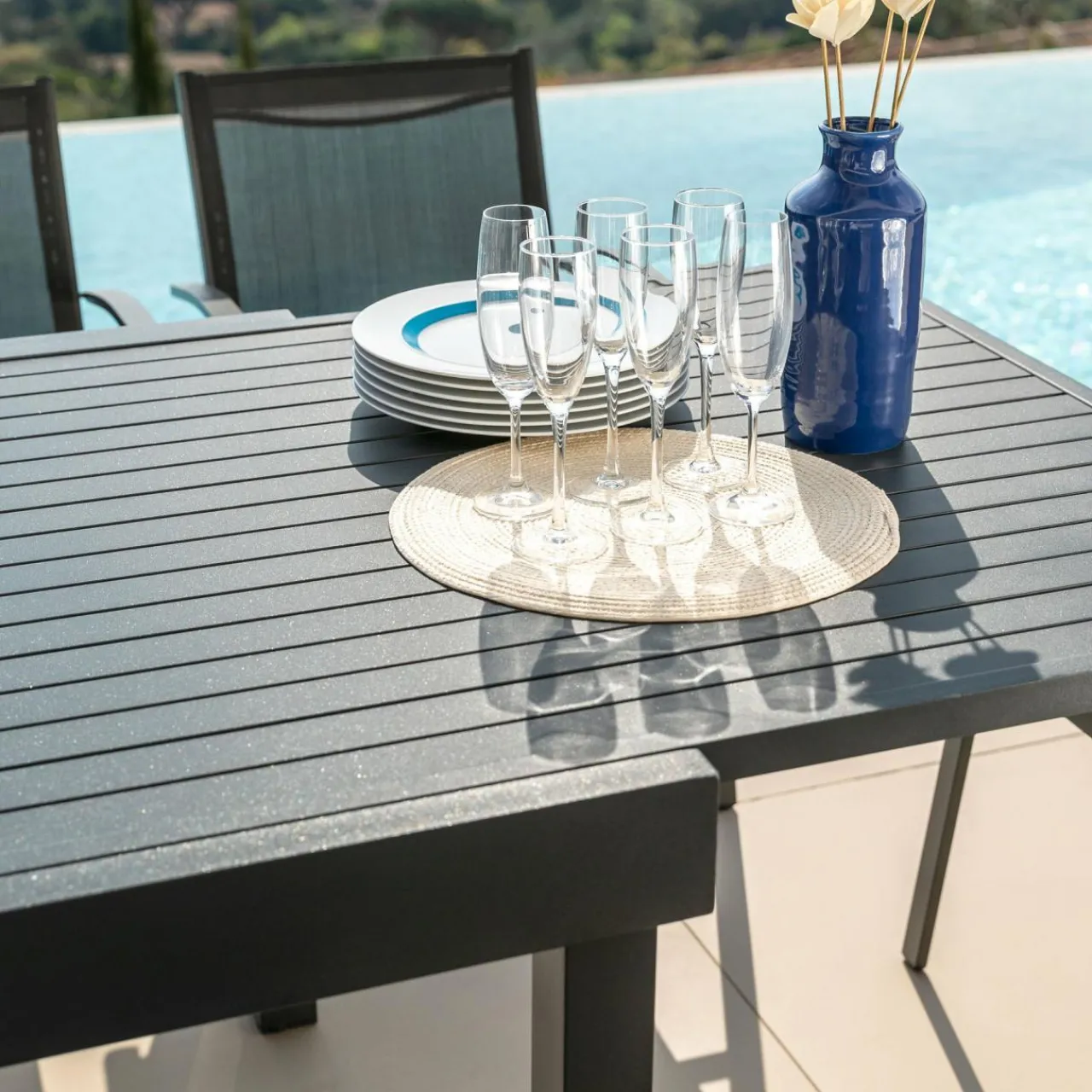 MOBELLIA Table de jardin extensible aluminium 12 places (200/320 x 100 cm) Murano Gris Anthracite Outlet