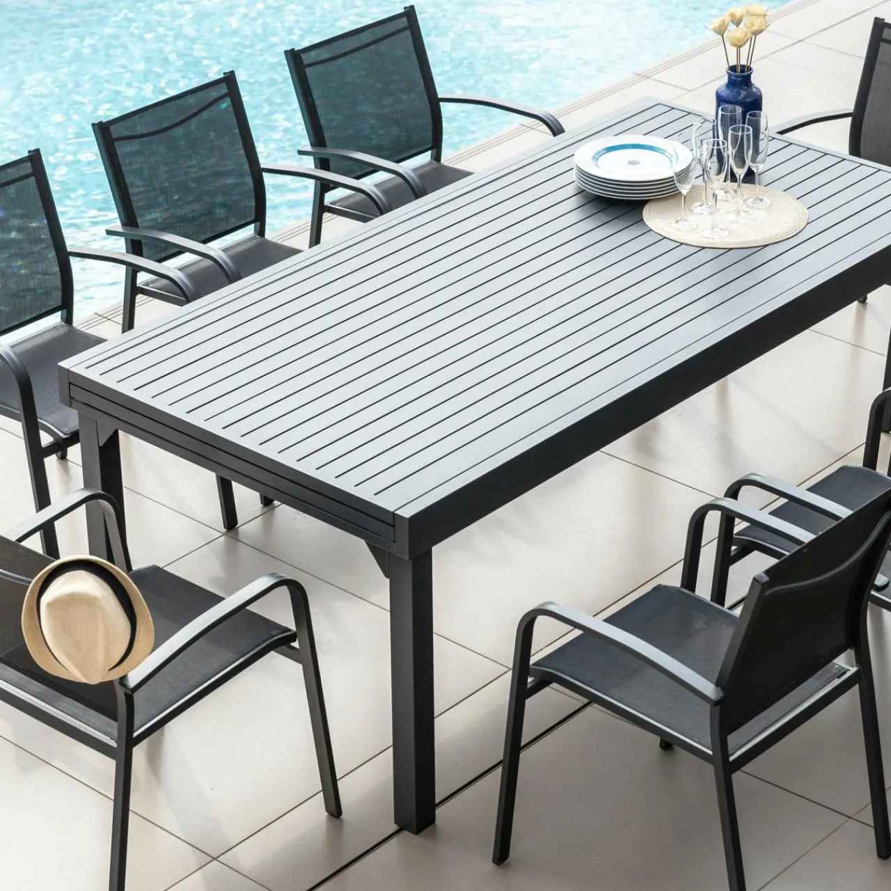 MOBELLIA Table de jardin extensible aluminium 12 places (200/320 x 100 cm) Murano Gris Anthracite Outlet