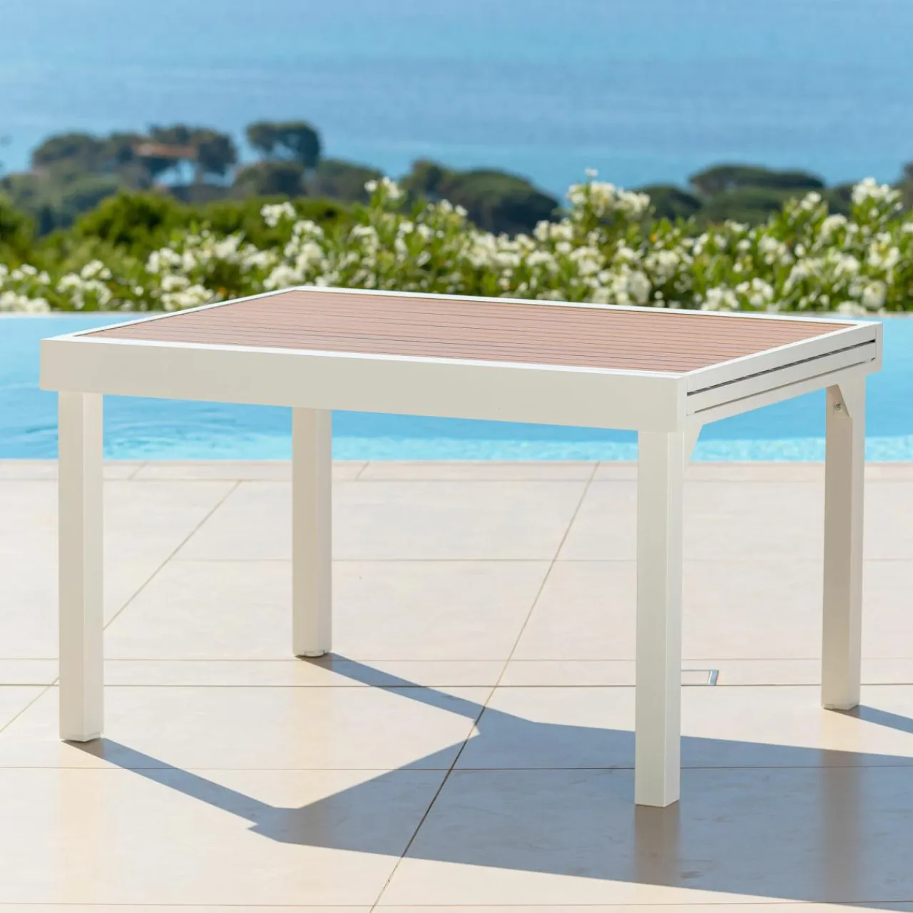 MOBELLIA Table de jardin extensible en aluminium 10 places effet bois (135/270 x 90 cm) Murano Blanc