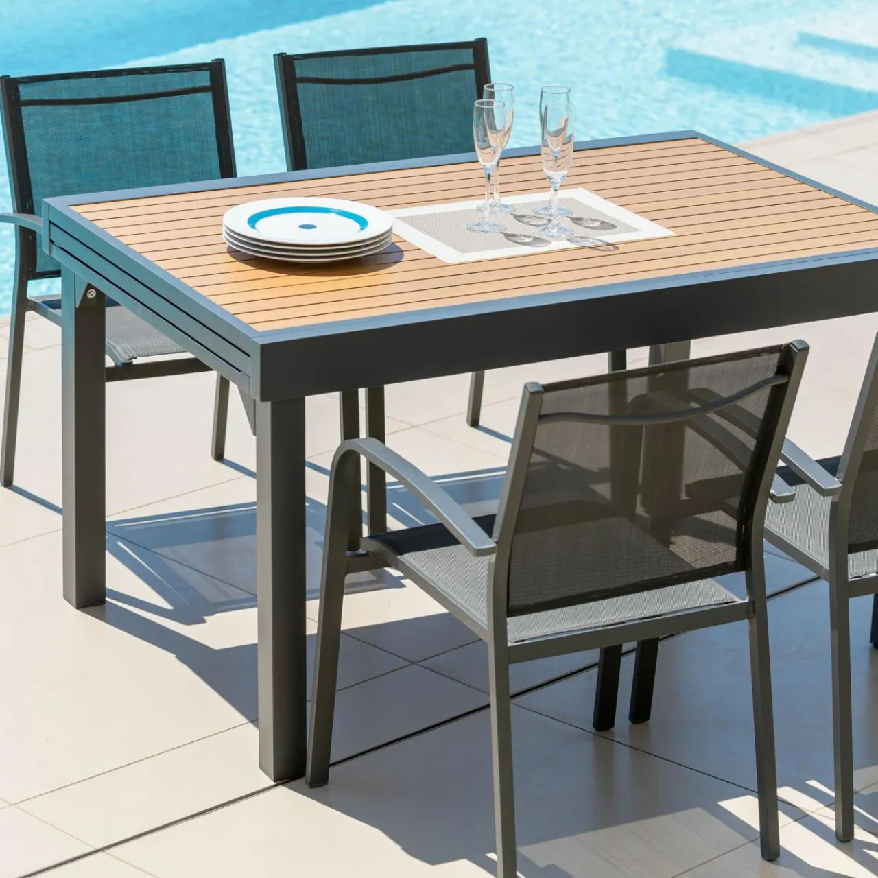 MOBELLIA Table de jardin extensible en aluminium 10 places effet bois (135/270 x 90 cm) Murano Gris Anthracite Sale