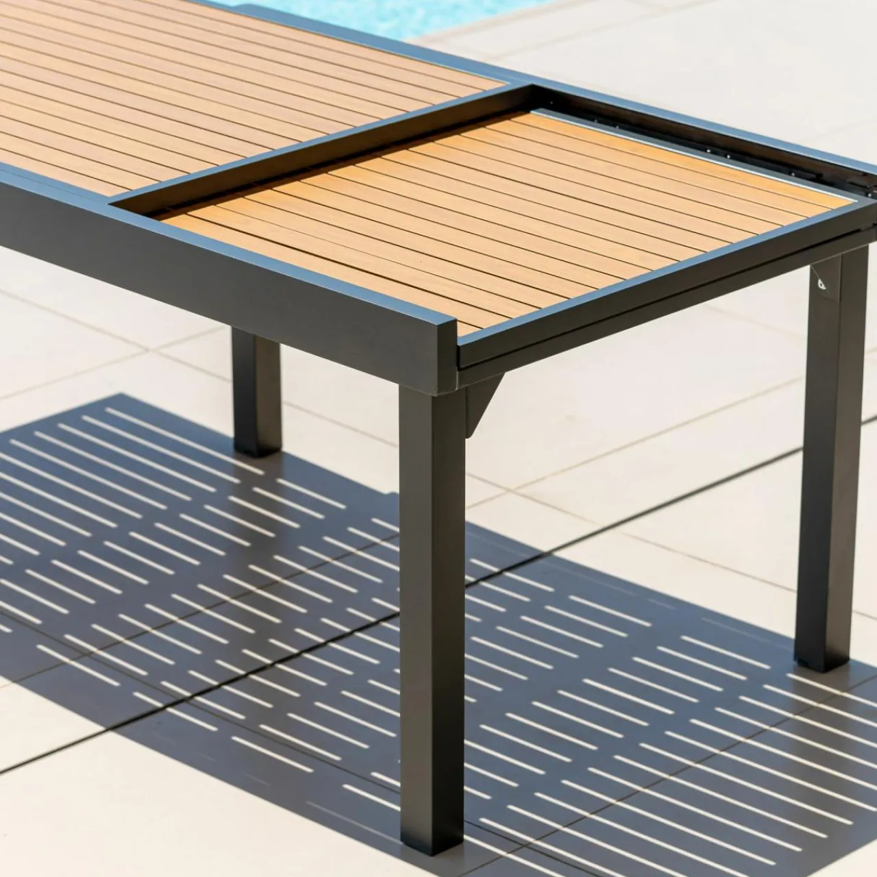 MOBELLIA Table de jardin extensible en aluminium 10 places effet bois (135/270 x 90 cm) Murano Gris Anthracite Sale