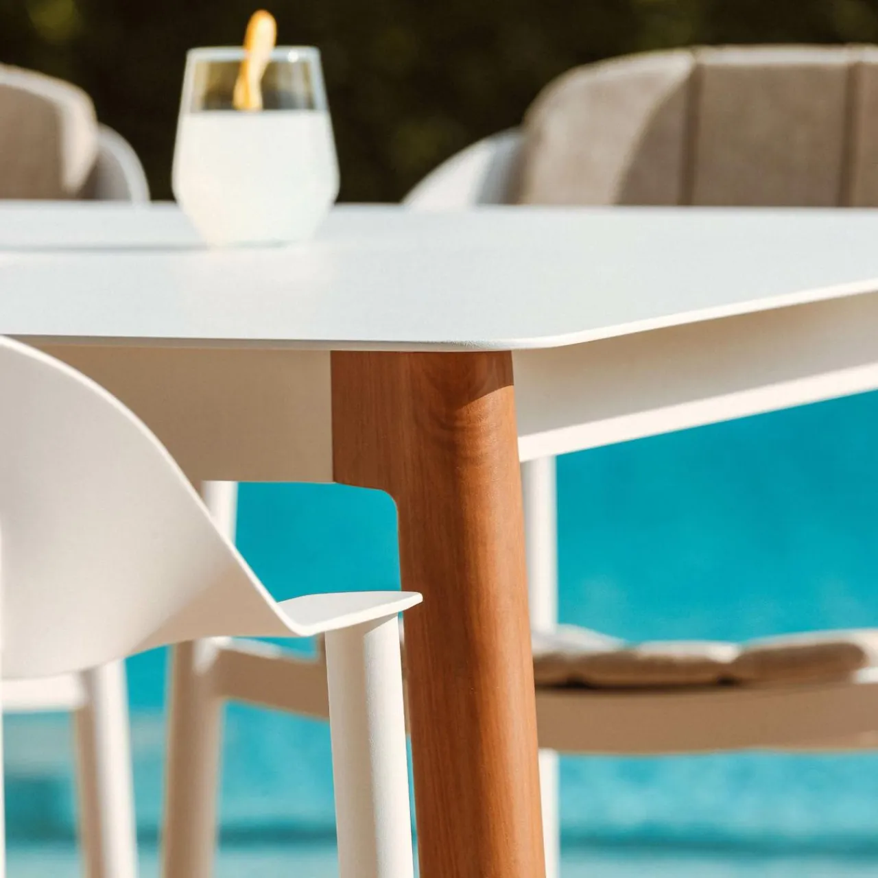MOBELLIA Table de jardin rectangulaire en aluminium 10 places (240 x 120 cm) Monte Carlo Blanc Online