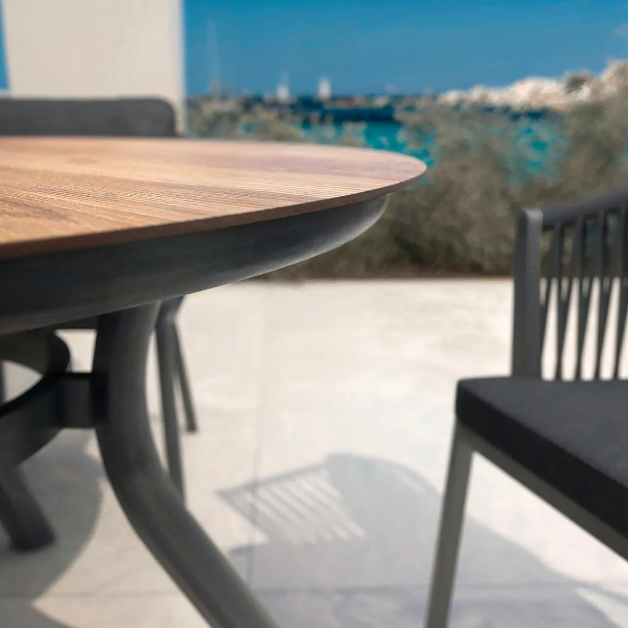 MOBELLIA Table de jardin ronde en aluminium 6 places (D120 cm) Amalfi Gris Anthracite Best