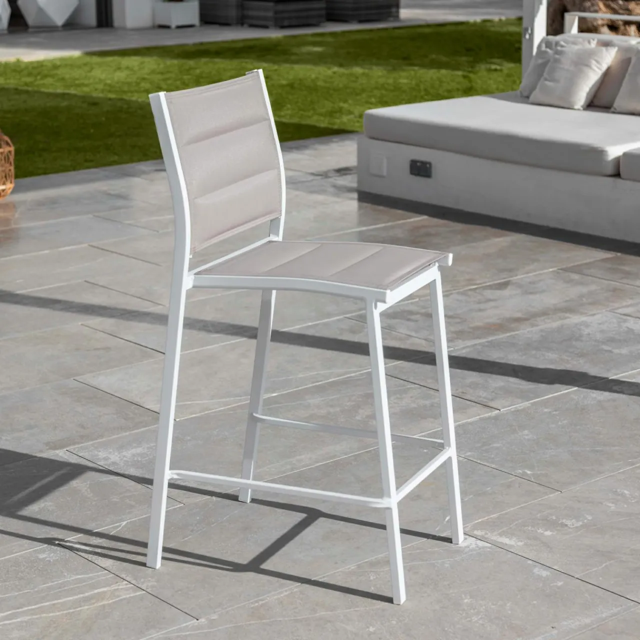 MOBELLIA Tabouret de jardin aluminium empilable Murano et taupe Blanc Hot