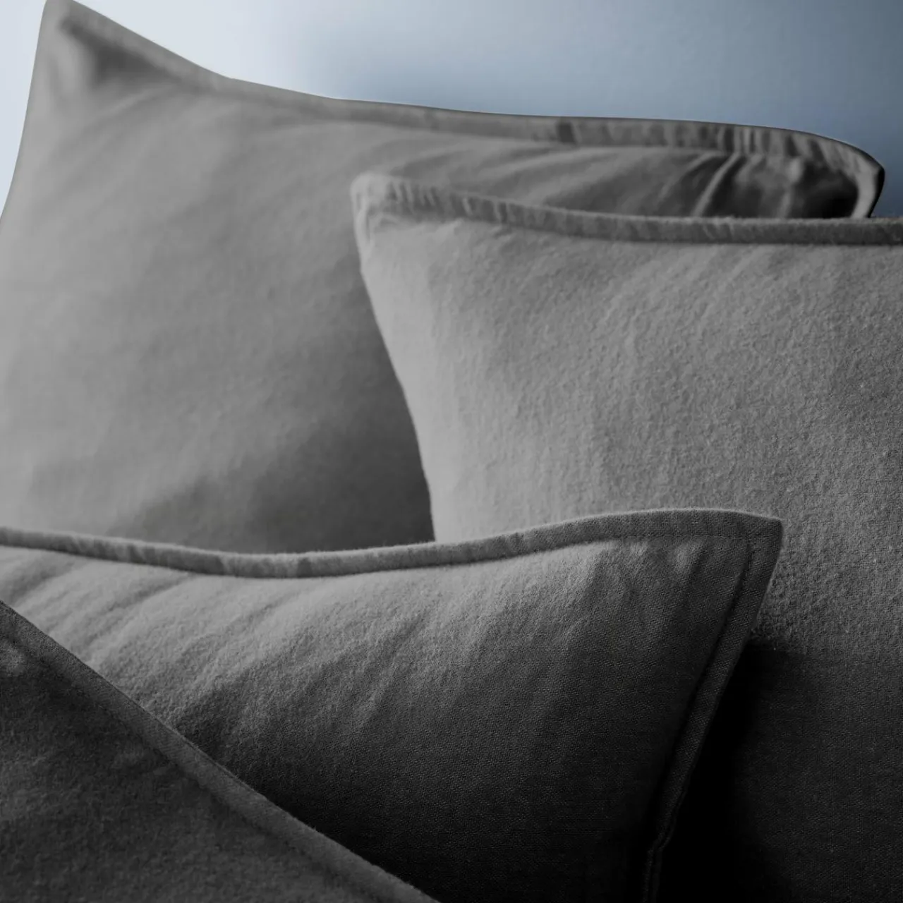 EMINZA Taie d'oreiller carrée flanelle de coton (63 x 63 cm) Théa Gris Anthracite Outlet