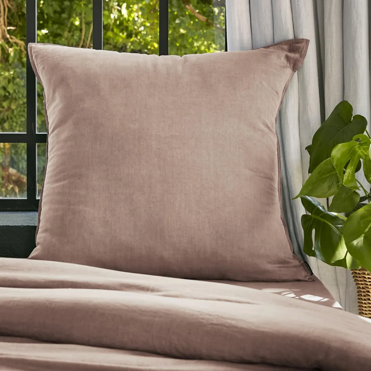 EMINZA Taie d'oreiller carrée lyocell Tencel™ lavé (80 x 80 cm) Olivia blush Rose Hot