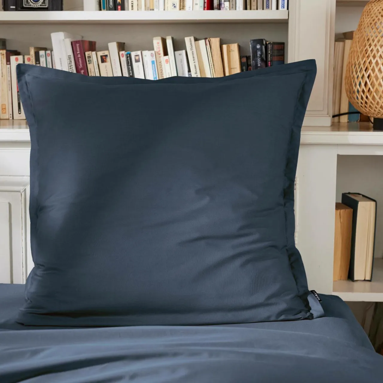 EMINZA Taie d'oreiller carrée percale de coton (80 x 80 cm) Cali Bleu marine New