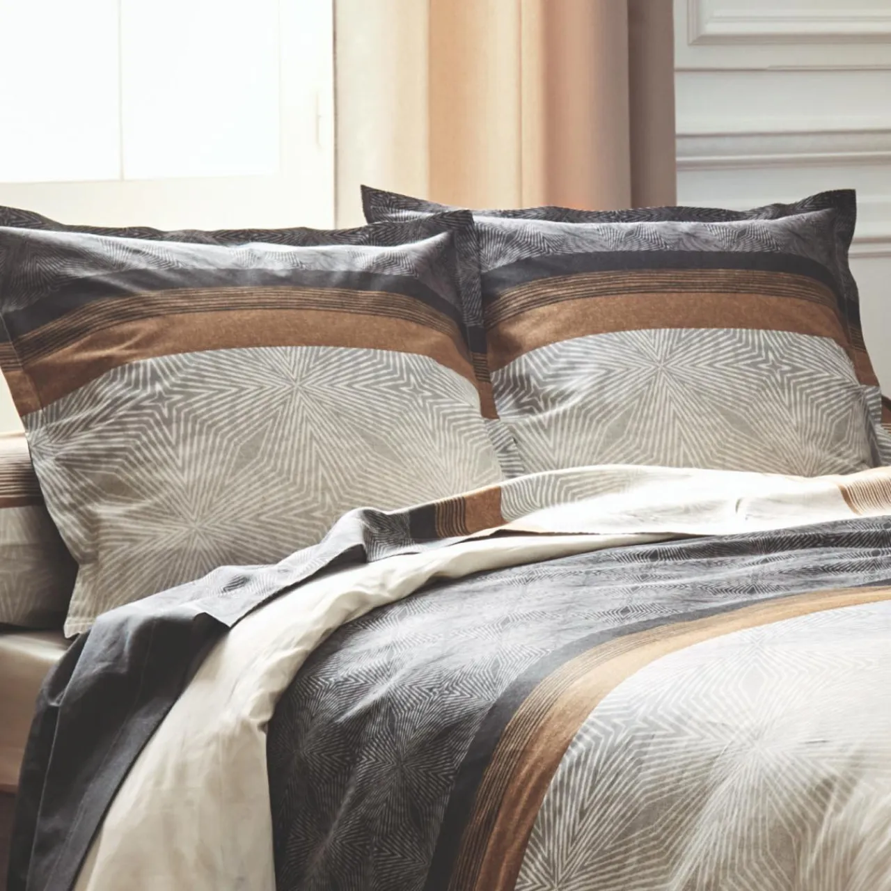 TRADILINGE Taie d'oreiller carrée satin de coton (65 x 65 cm) Tiago e Noir Best