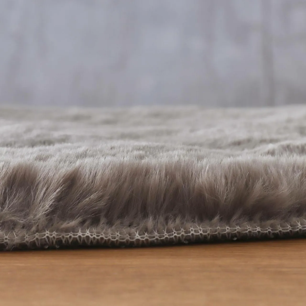 EMINZA Tapis rond fausse fourrure (80 cm) Finn Taupe Online