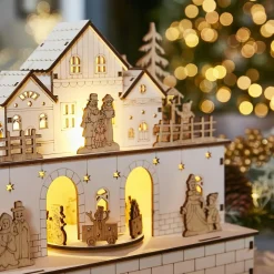 KAEMINGK Village de Noël en bois lumineux et musical à piles (21 x H24 cm) Villageois en fête Online