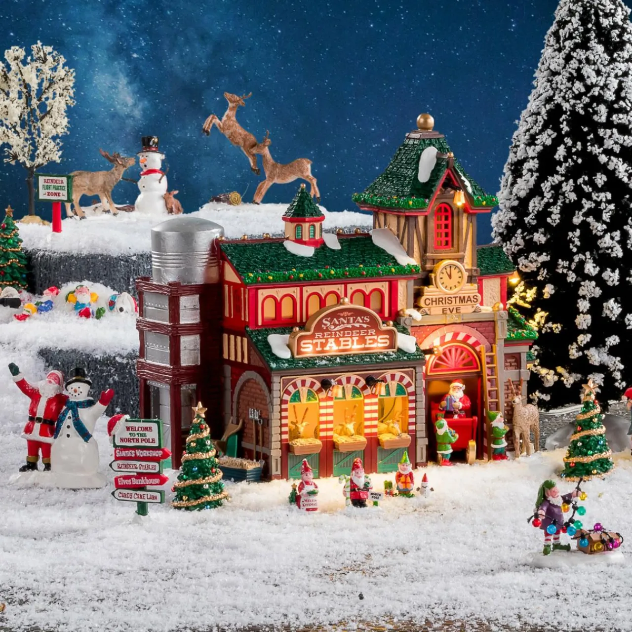 LEMAX Village de Noël à piles lumineux L'écurie des rennes du Père Noël Best