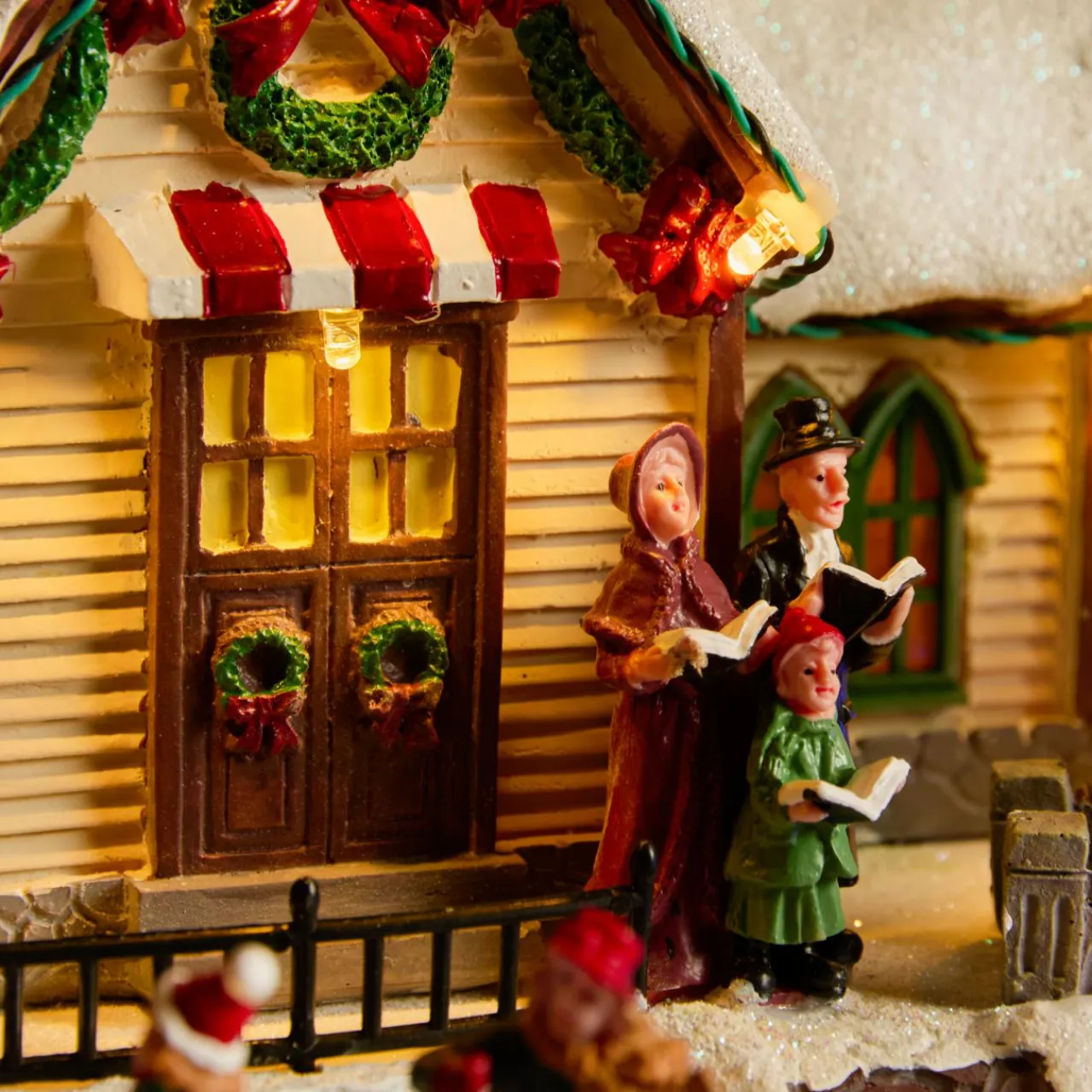 KAEMINGK Village de Noël lumineux, animé et musical (H33 cm) Eglise et chanteurs Multicolore Outlet