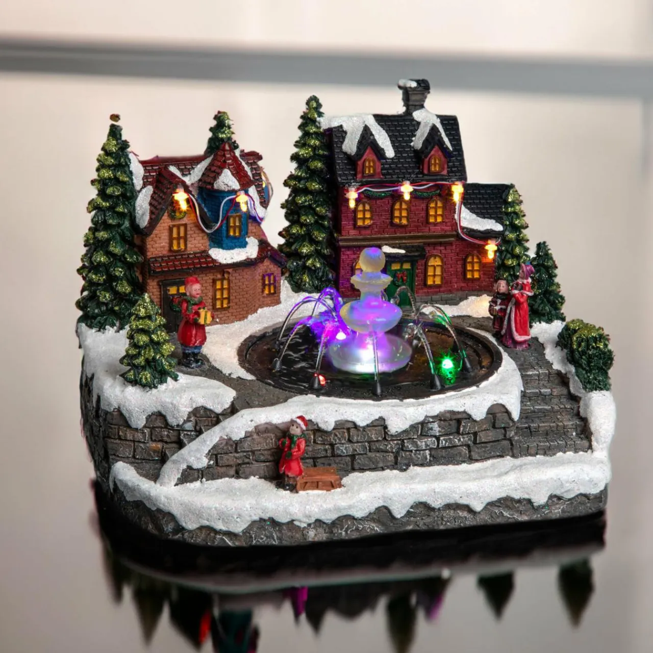 Feeric Lights & Christmas Village de Noël lumineux Maison et fontaine Discount